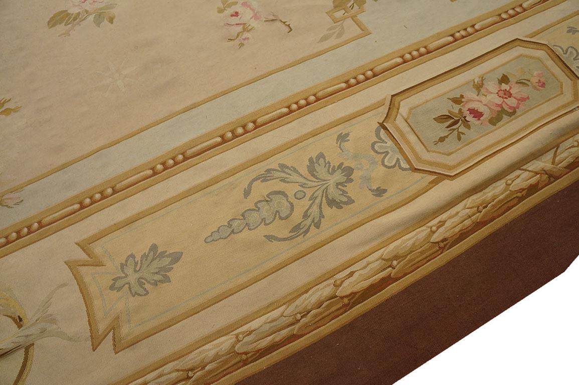 Laine Tapis d'Aubusson français de la fin du XIXe siècle ( 13'' x 15''3'''' - 396 x 465 ) en vente