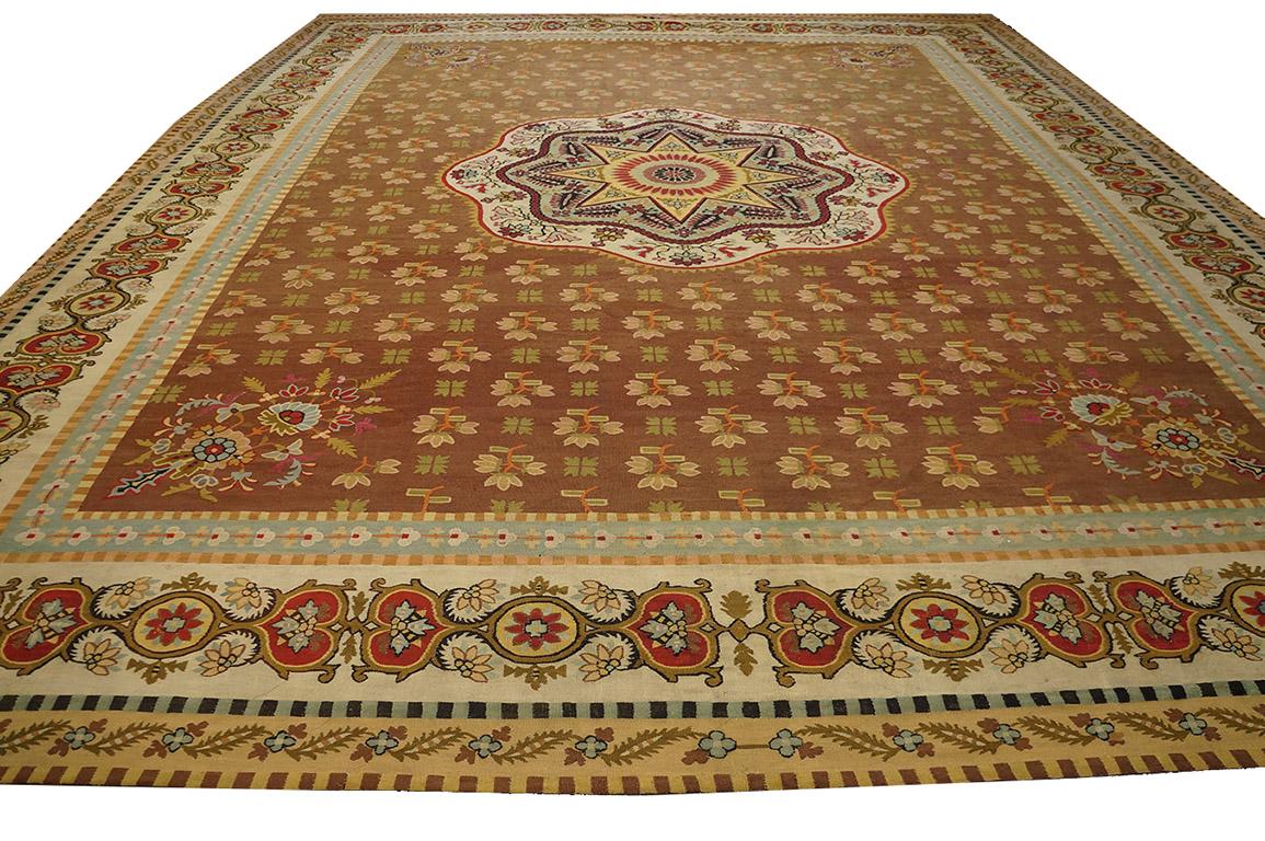 Tappeto Aubusson francese dell'inizio del XIX secolo 
Dal periodo Louis Philippe circa 1830
 ( 14'9'' x 17'9'' - 450 x 540 cm )