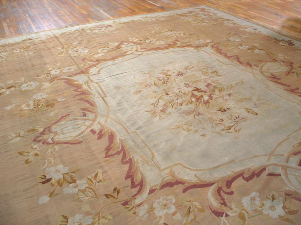 19th Century French Aubusson Carpet Napoleon III Period ( 15 x 18' - 457 x 548 ) For Sale 1