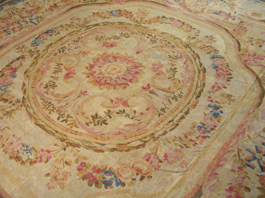 Wool 18th Century French Aubusson Louis XVI Period Carpet (15'8