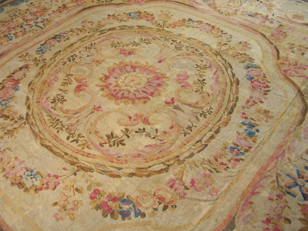 Französischer Aubusson-Teppich aus der Louis-XVI-Periode des 18. Jahrhunderts (15'8