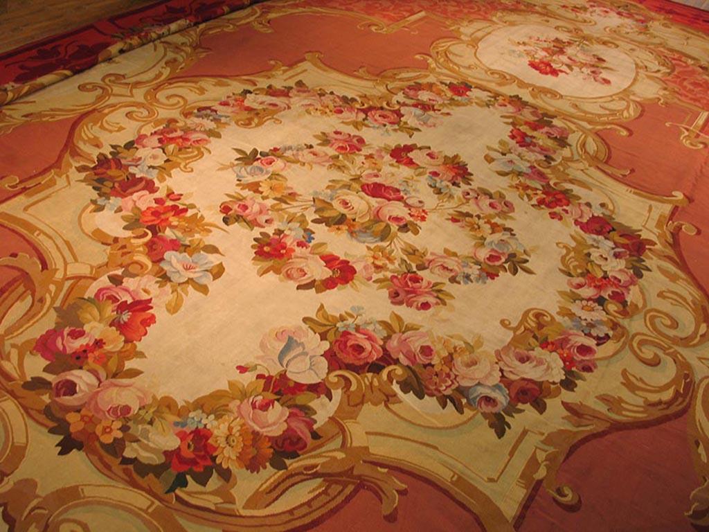 19th Century French Aubusson Carpet Napoleon III Period ( 18' x 27'-548 x 823 ) In Good Condition For Sale In New York, NY