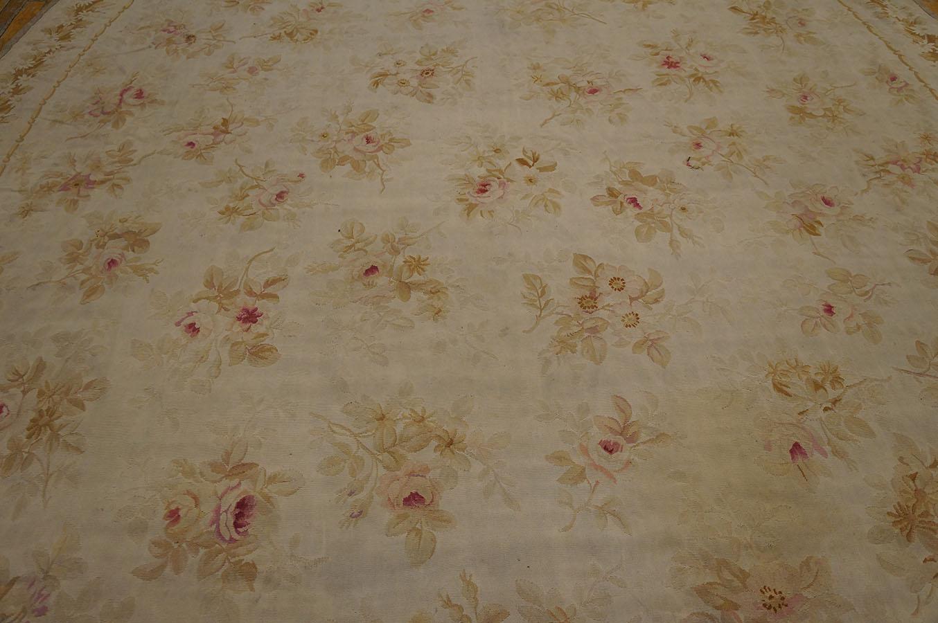 Late 19th Century French Aubusson Carpet ( 8' 4'' x 13' 4'' - 255 x 405 cm )  For Sale 1