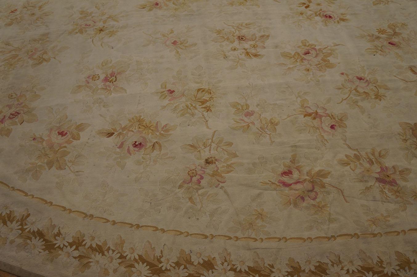 Late 19th Century French Aubusson Carpet ( 8' 4'' x 13' 4'' - 255 x 405 cm )  For Sale 2