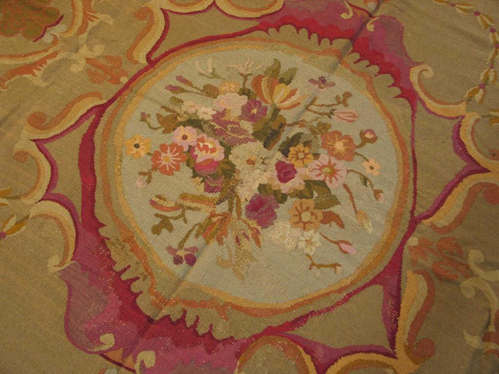 Tissé à la main Tapis d'Aubusson français ancien de 20,3 m x 20,3 m en vente