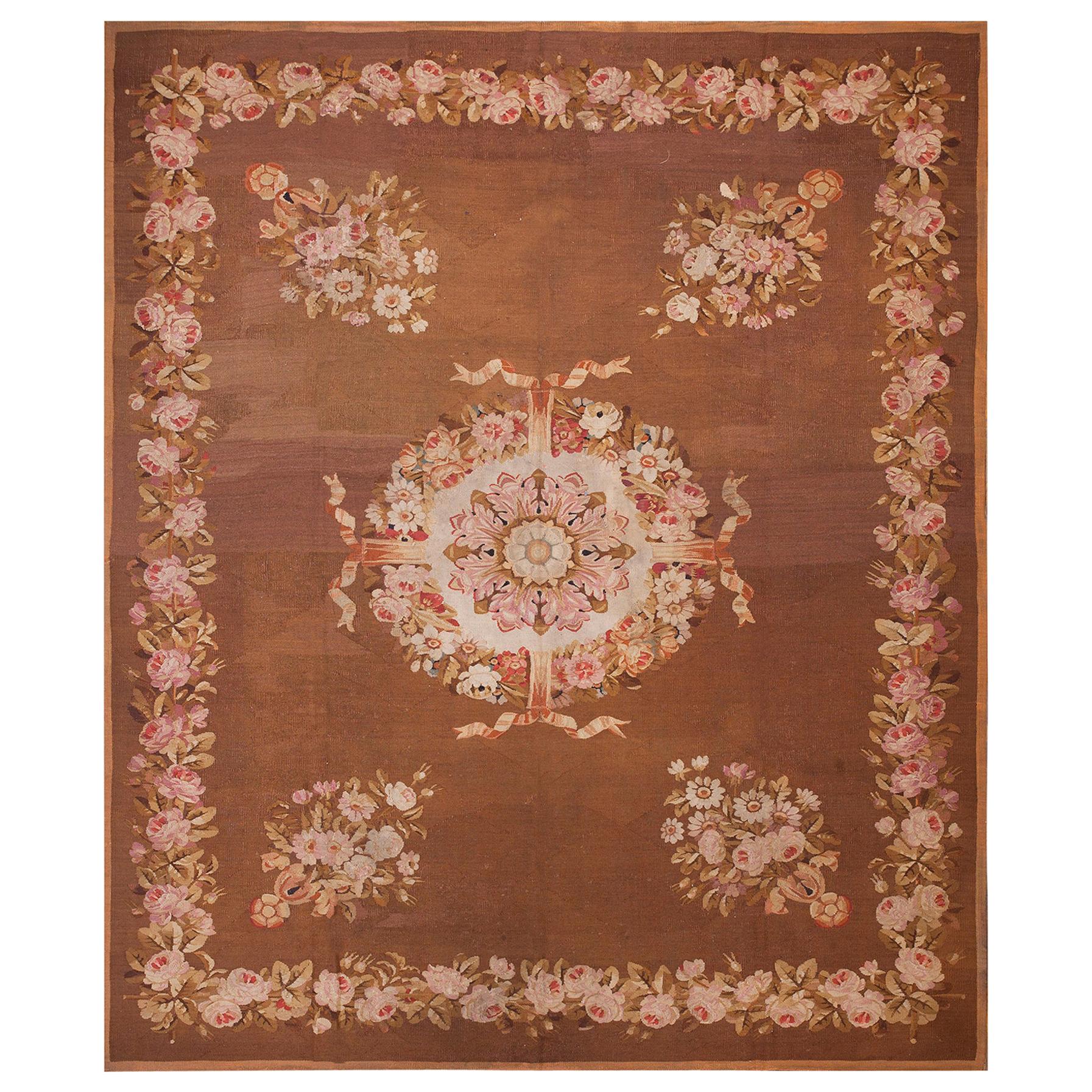Französischer Empire-Aubusson-Teppich des frühen 19. Jahrhunderts ( 8' x 9'3" - 245 x 282") im Angebot
