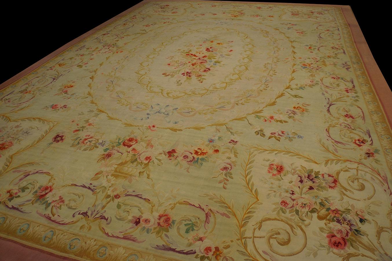 Hand-Woven Early 20th Century French Aubusson Carpet ( 14'5' x 20'9'' - 440 x 633 )