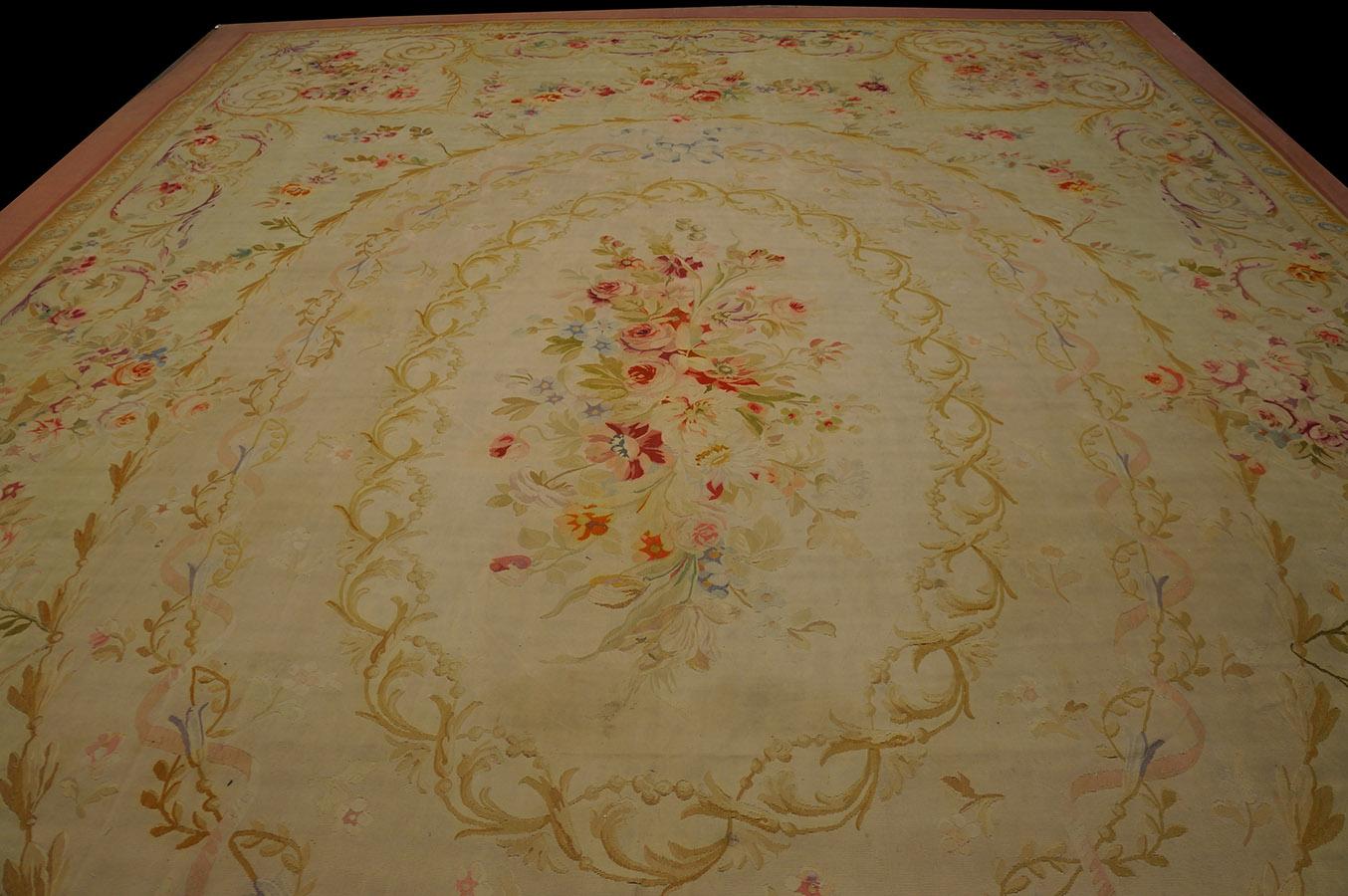 Early 20th Century French Aubusson Carpet ( 14'5' x 20'9'' - 440 x 633 ) 4