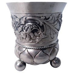 Copa de vino antigua de plata de estilo barroco europeo