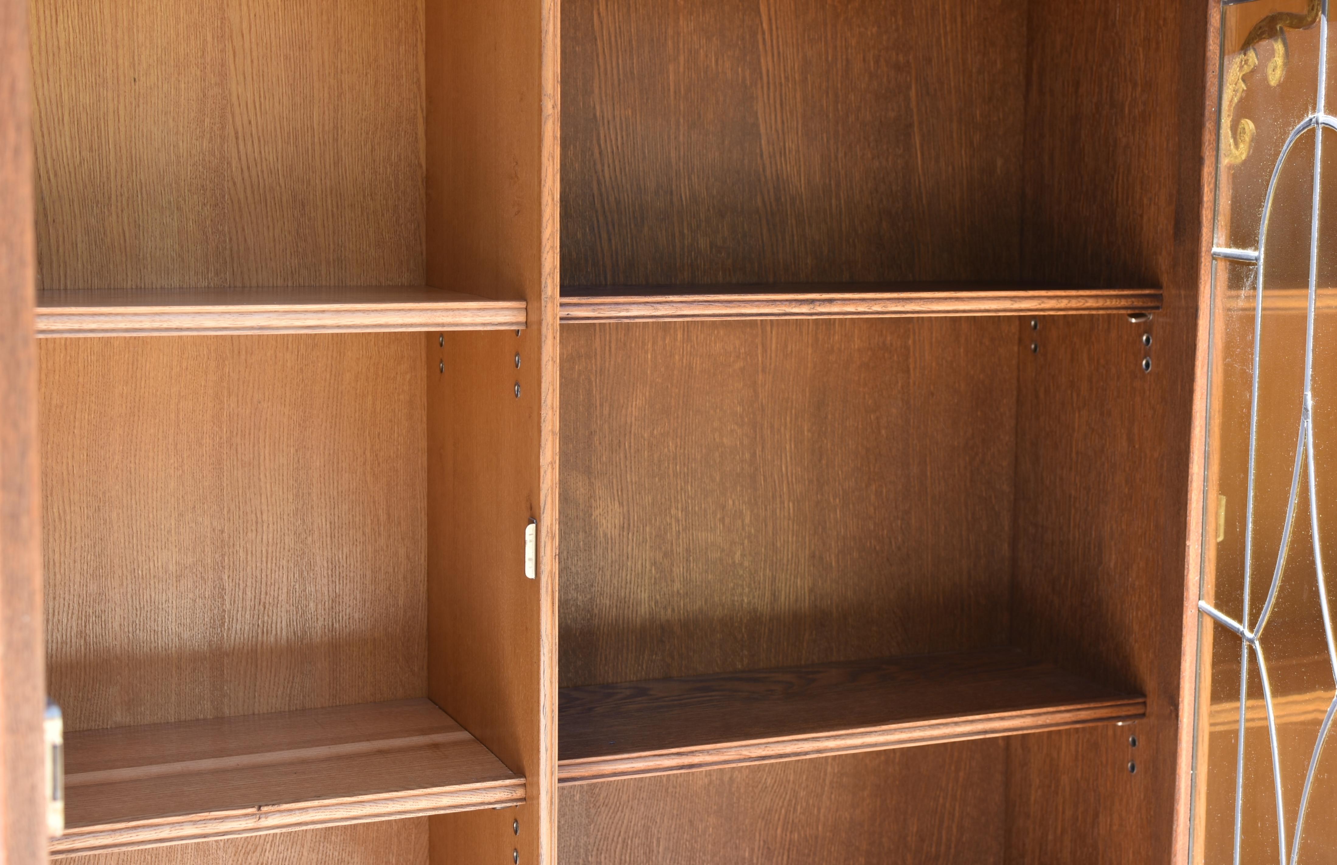 Ancienne armoire belge européenne Blonde en chêne massif Toutes les clés en vente 10