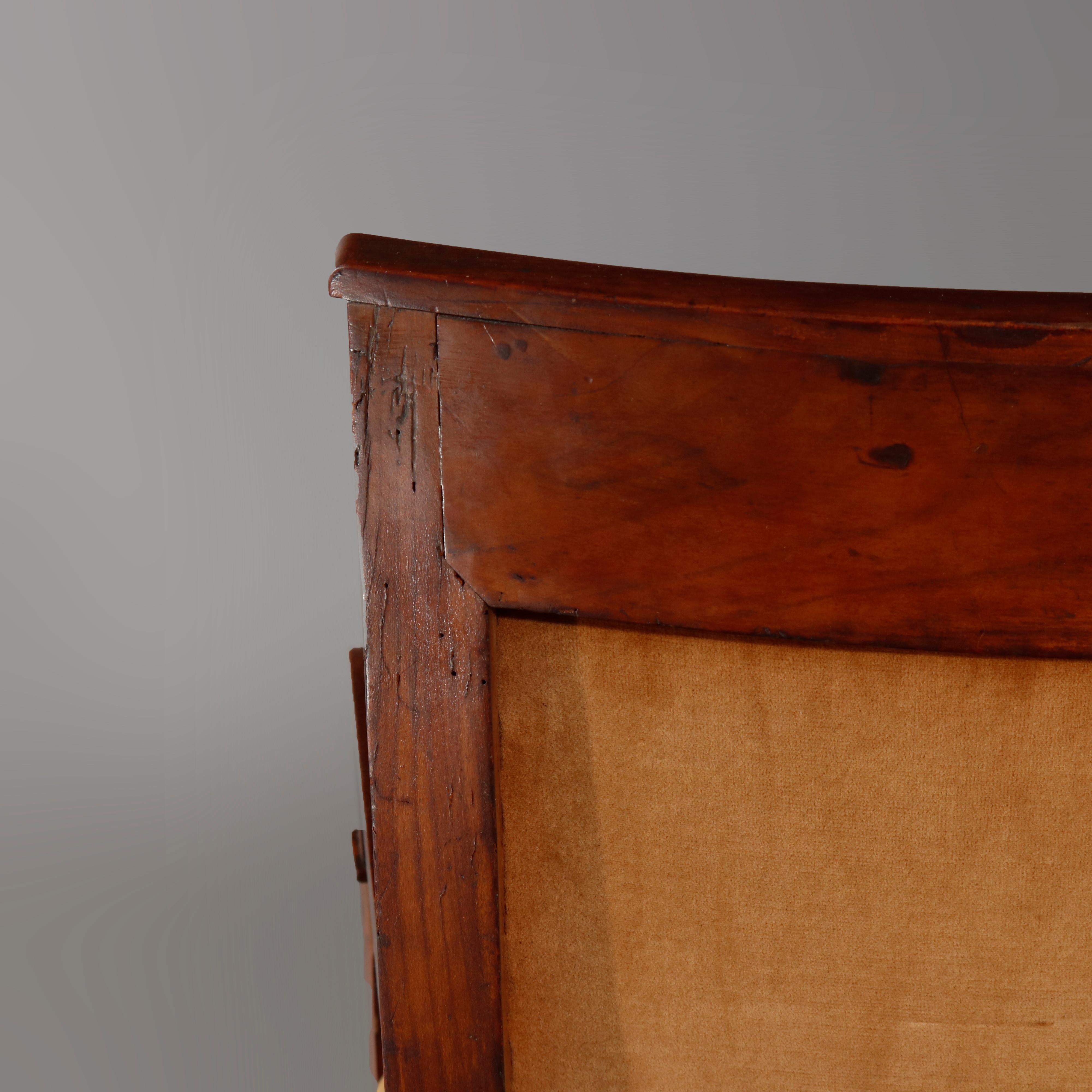 Antiker europäischer Biedermeier-Sessel aus Nussbaumholz, um 1820 im Angebot 6