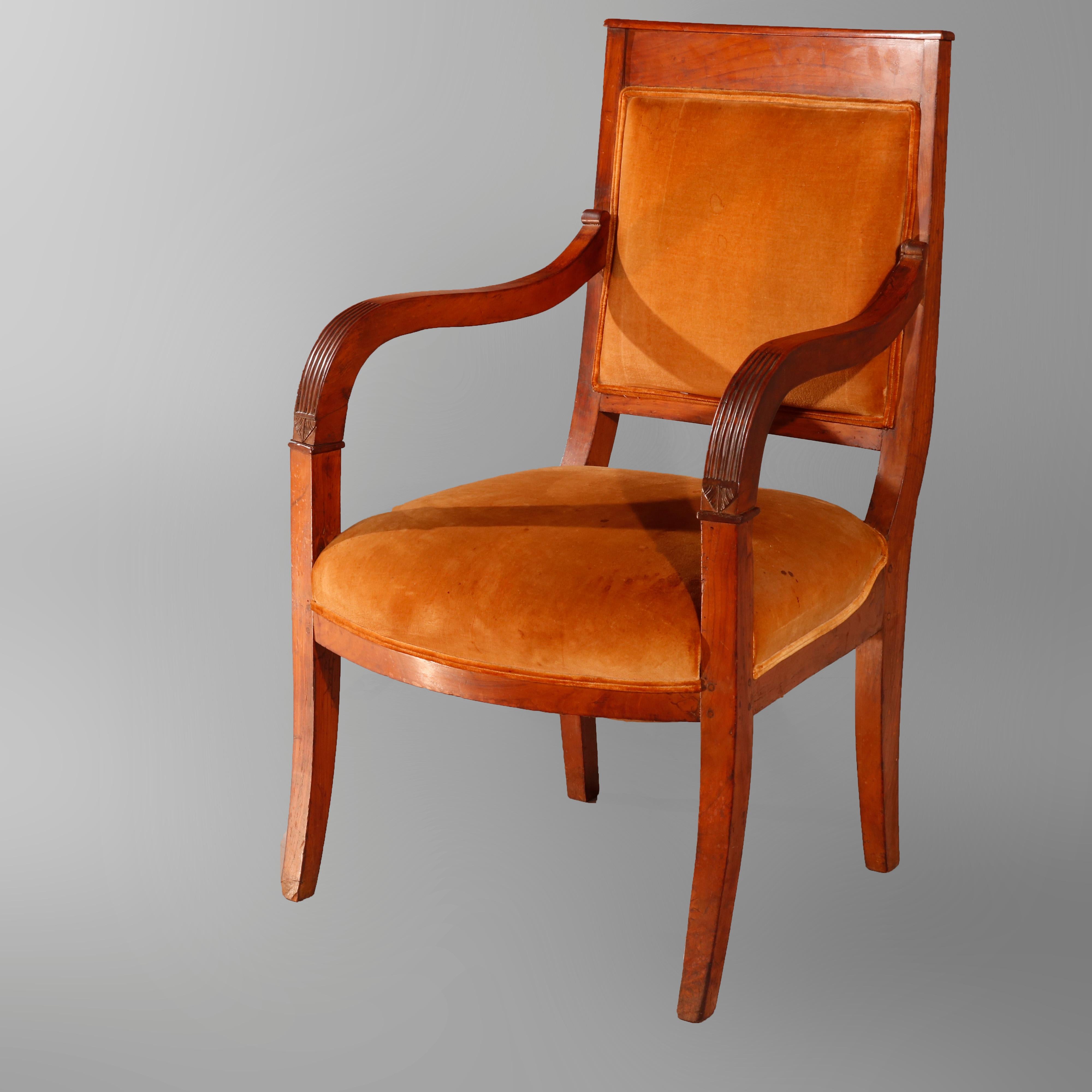 Antiker europäischer Biedermeier-Sessel aus Nussbaumholz, um 1820 (Geschnitzt) im Angebot