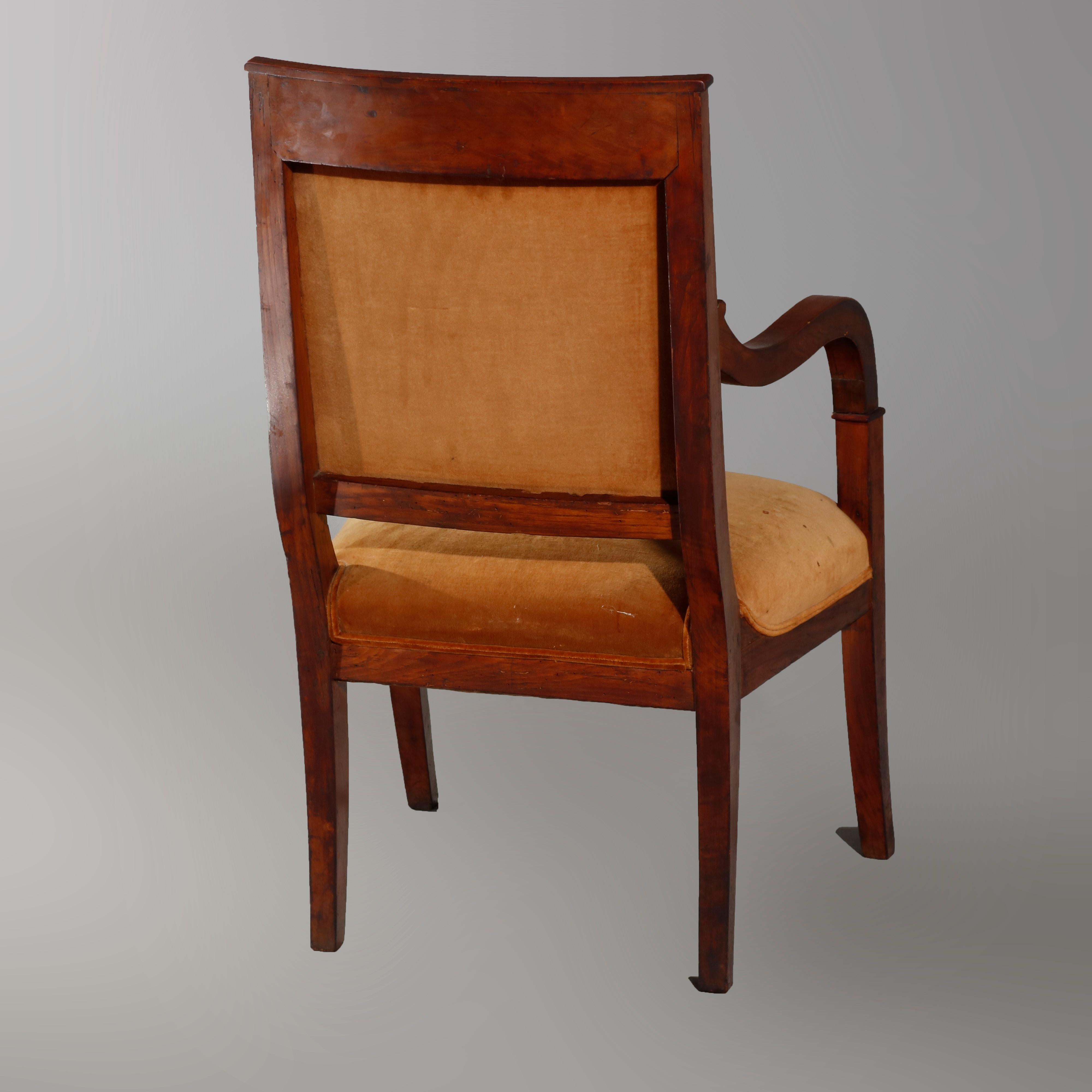 Antiker europäischer Biedermeier-Sessel aus Nussbaumholz, um 1820 (19. Jahrhundert) im Angebot