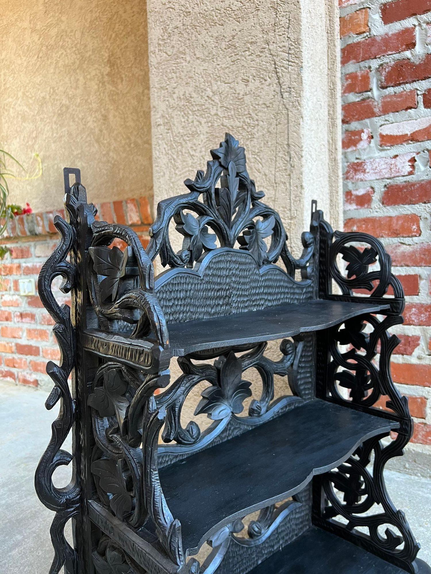 Antique European Black Forest Carved Wall Shelf Plate Display Rack German In Good Condition For Sale In Shreveport, LA