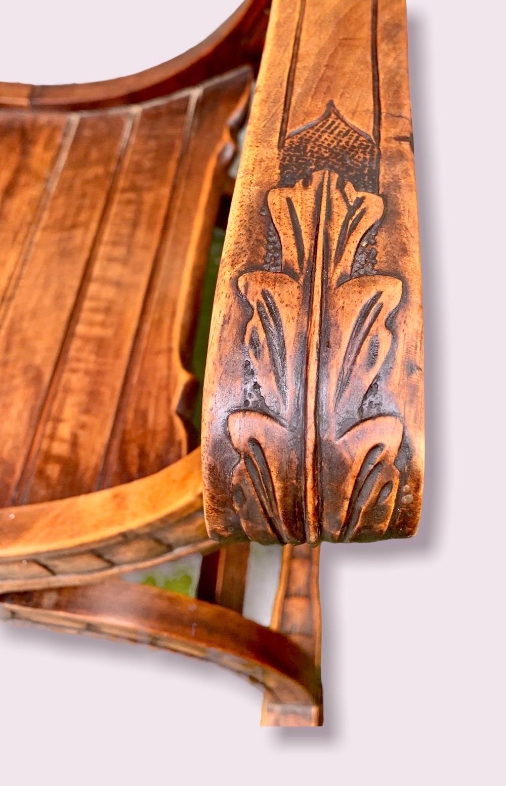 Antique European Carved Walnut Dante Chair For Sale 3