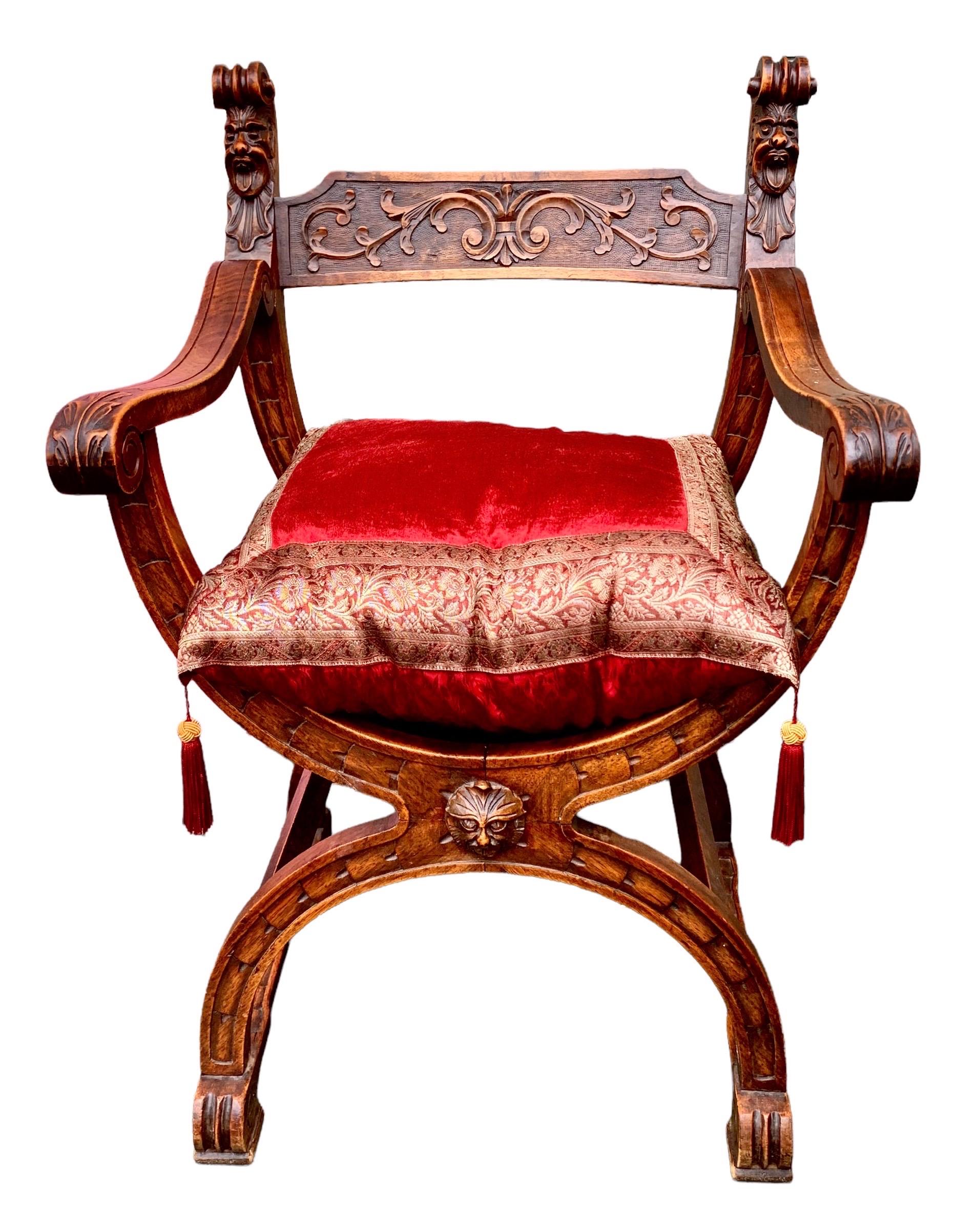Antique European Carved Walnut Dante Chair In Good Condition For Sale In New Orleans, LA