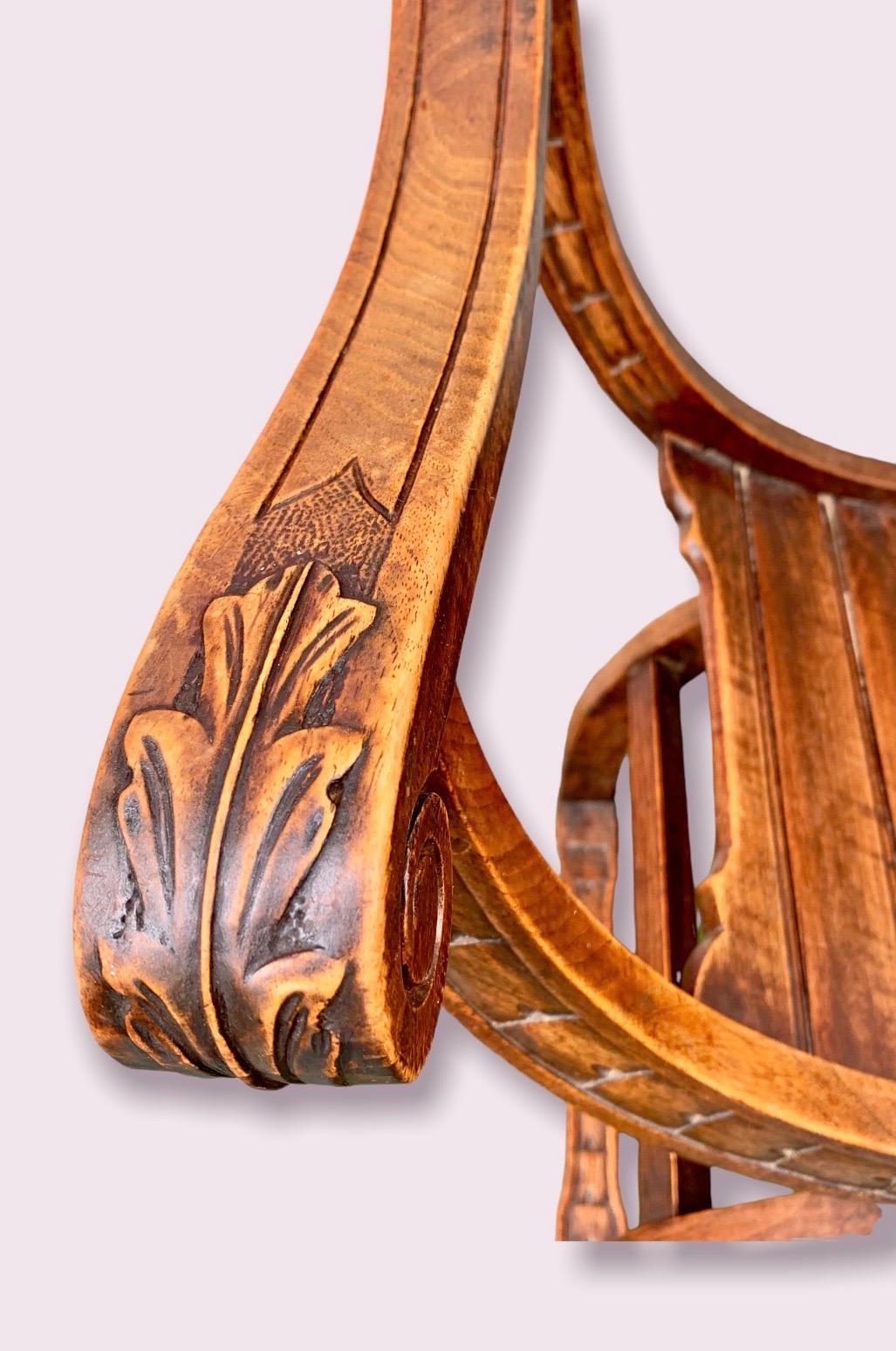 Antique European Carved Walnut Dante Chair For Sale 1