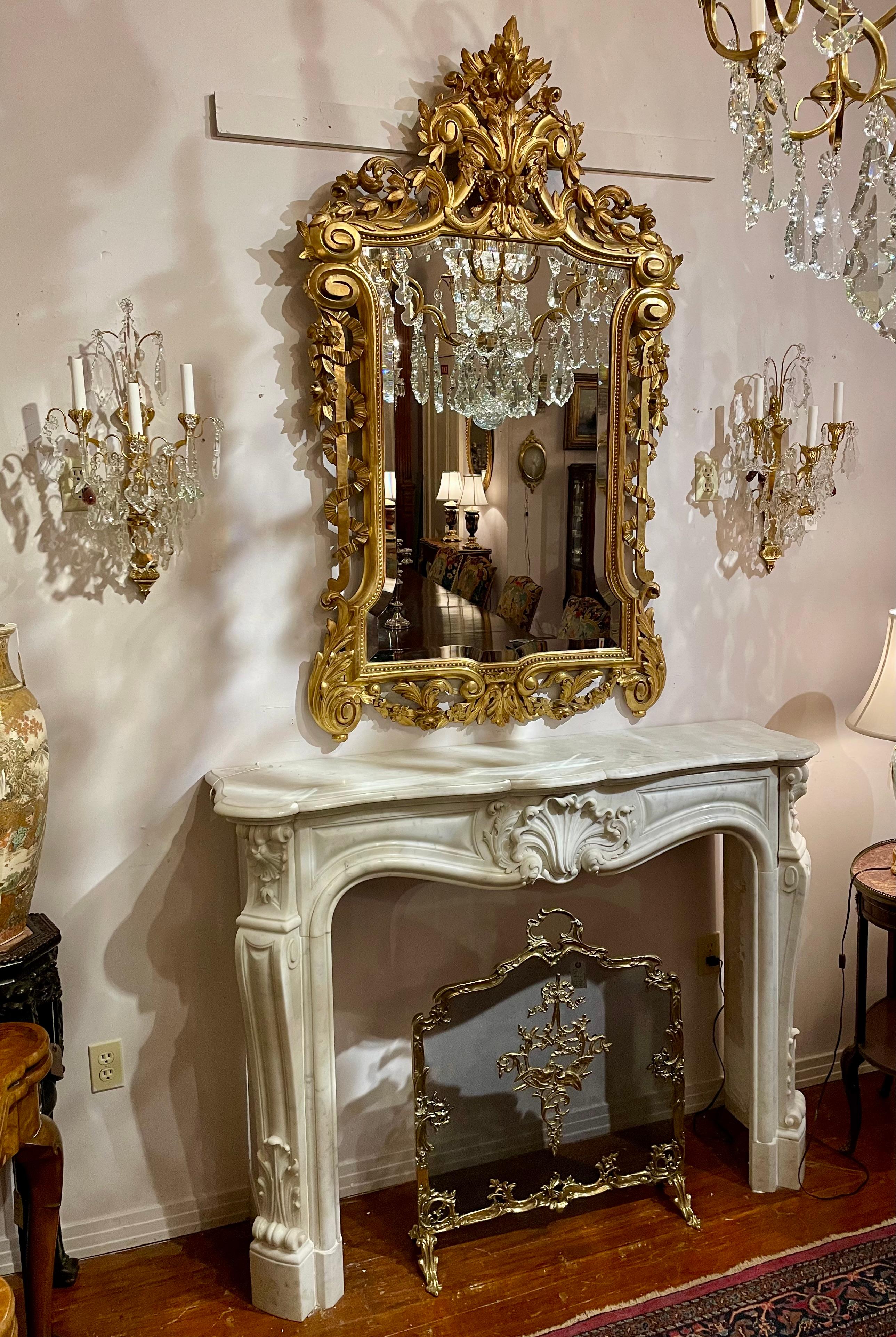 XIXe siècle Antique European Carved Wood with Gold Leaf Beveled Mirror, Circa 1880. en vente
