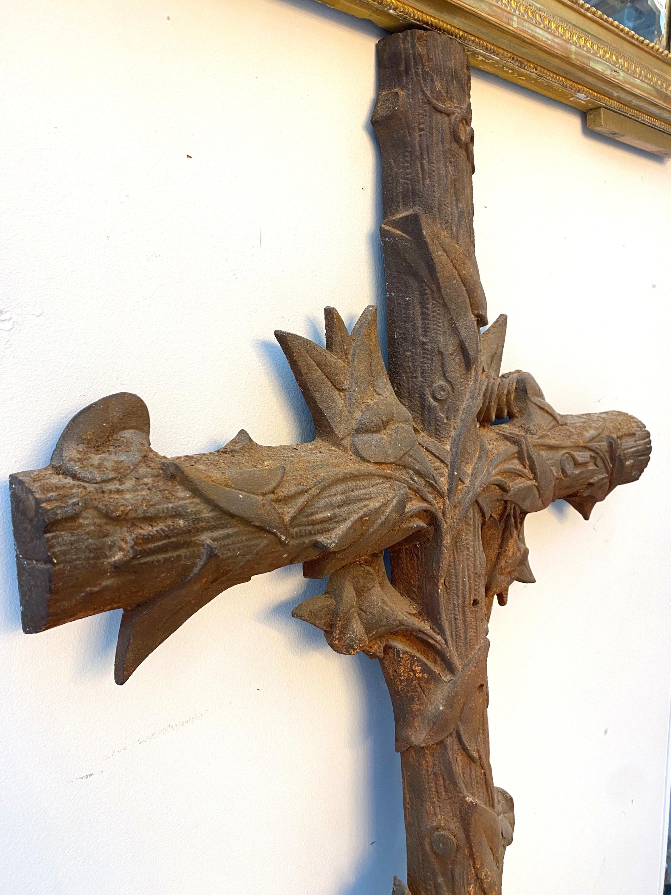 Antique European Cast Iron Cross Floral Flowers Wood Design For Sale 4