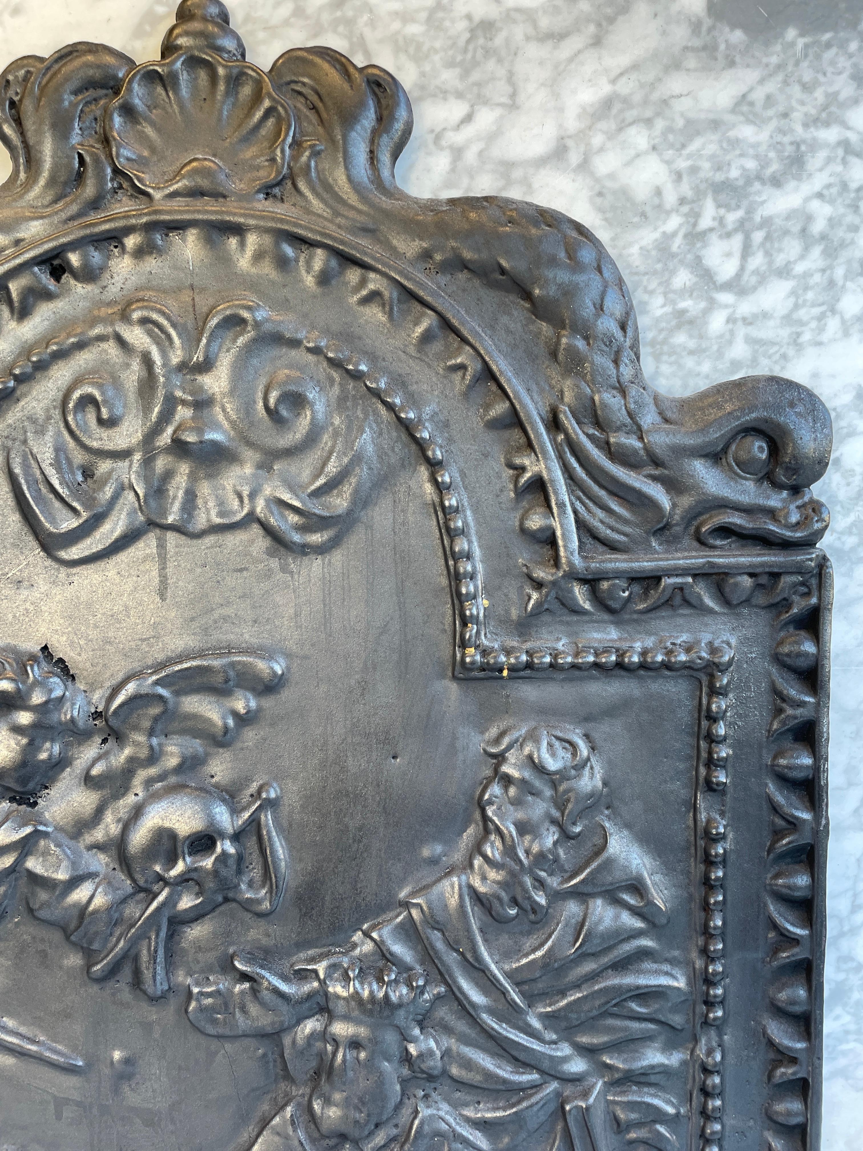 Antique European Cast Iron Fireback In Good Condition In Oostvoorne, NL