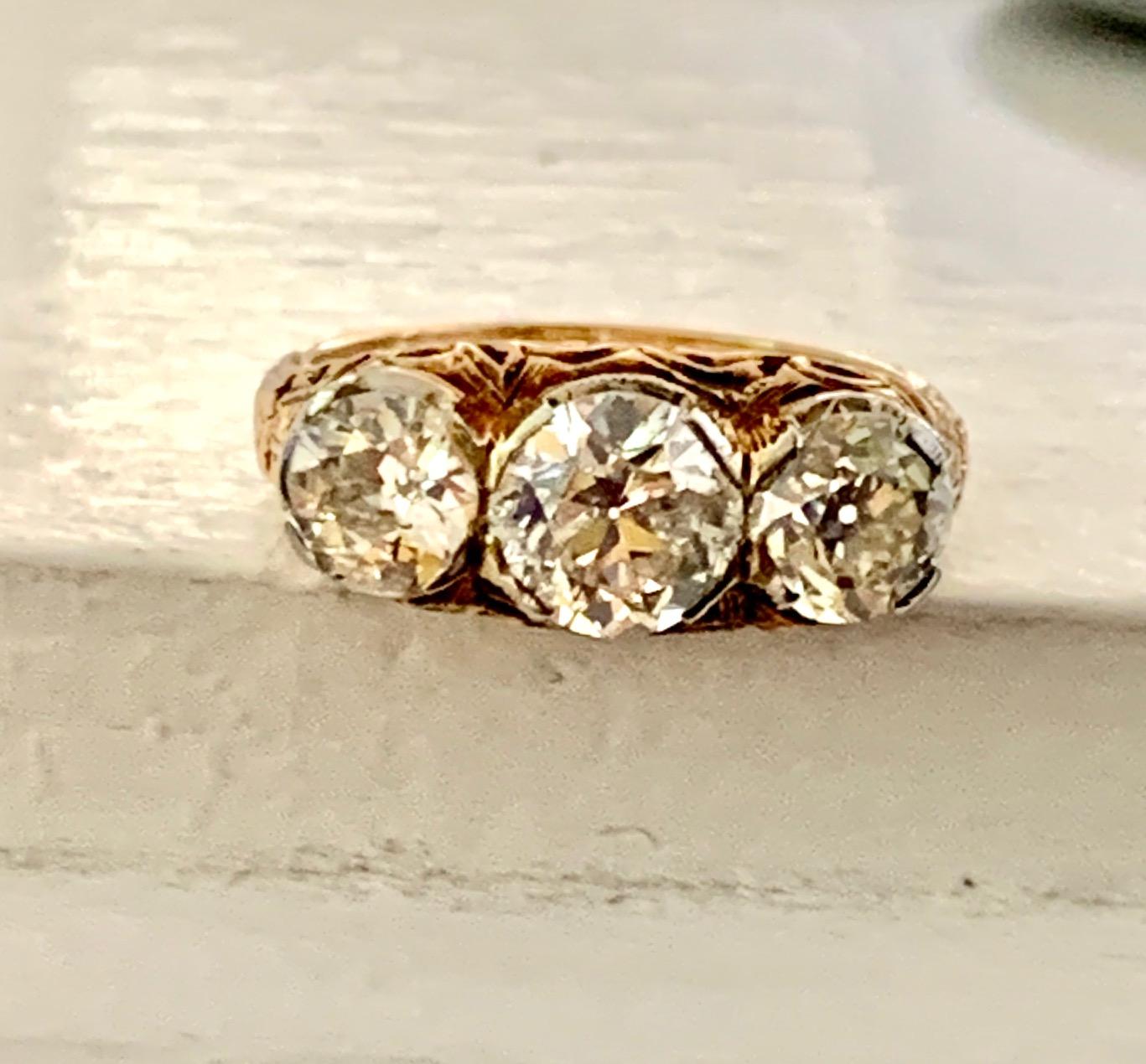 Antique European Cut Diamond 14 Karat Yellow Gold 3-Stone Ring In Good Condition In St. Louis Park, MN