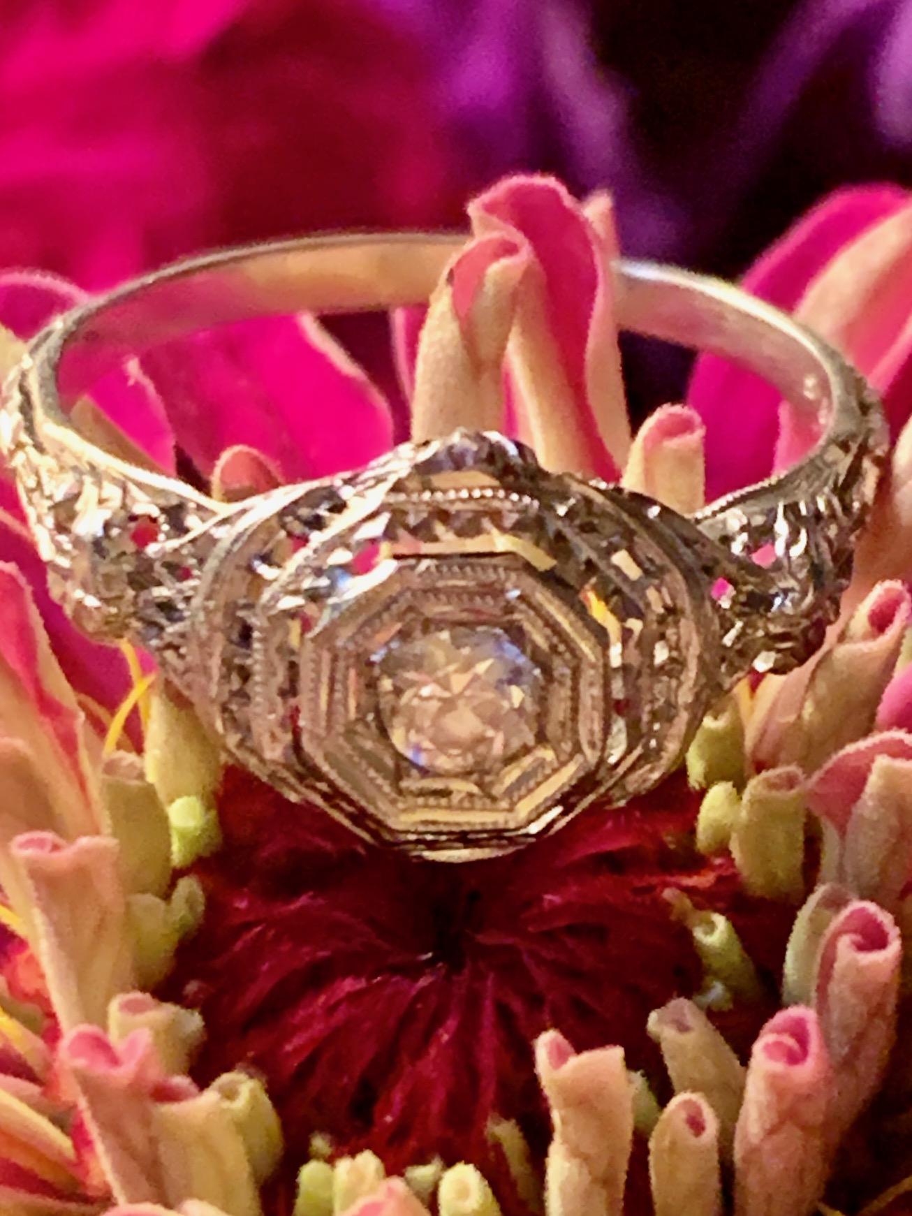 Antique European Cut Diamond Ladies 18 Karat White Gold Ring - Size 8 In Good Condition In St. Louis Park, MN