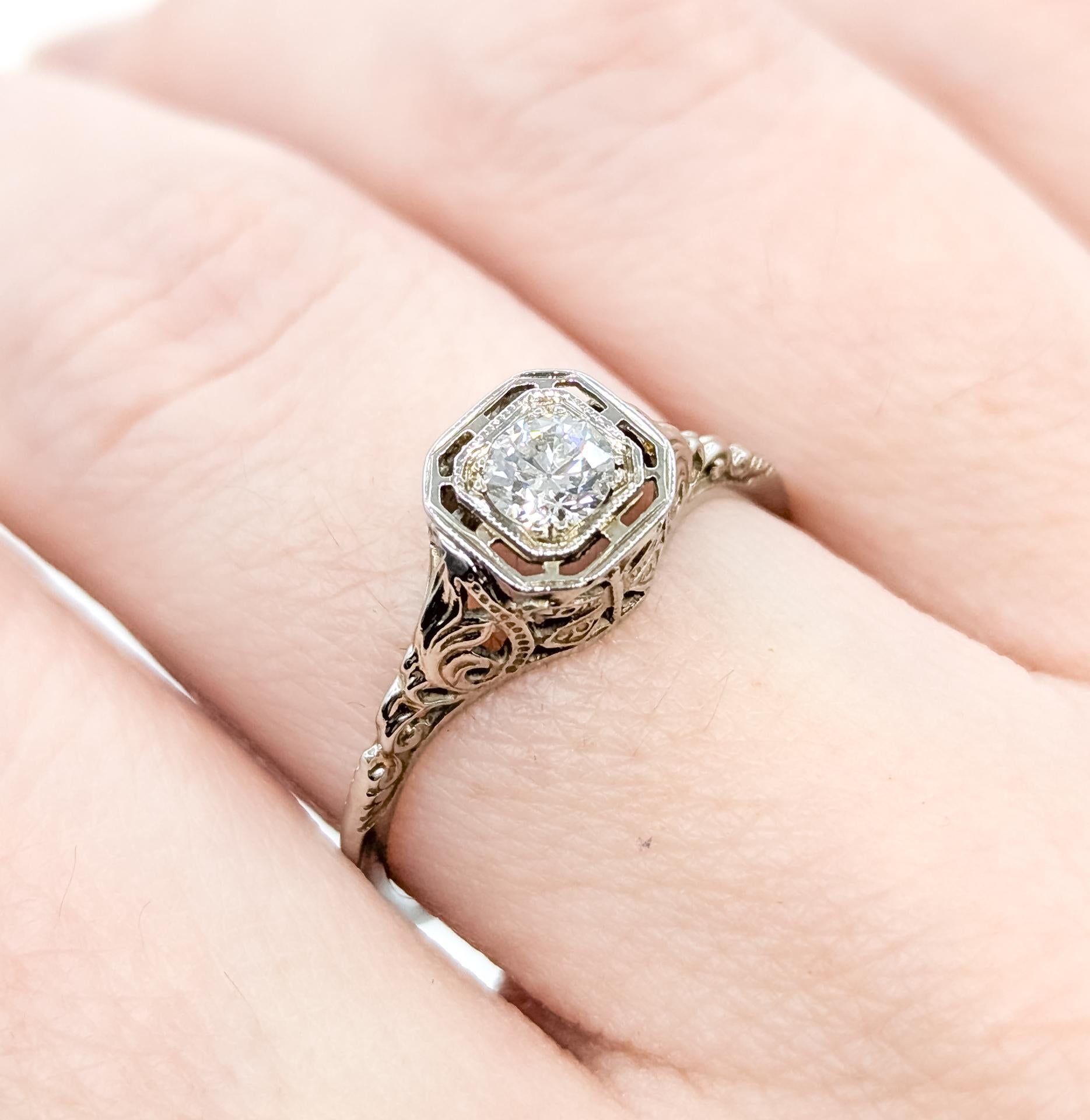 Bague ancienne en diamant de taille européenne en 18k Excellent état - En vente à Bloomington, MN