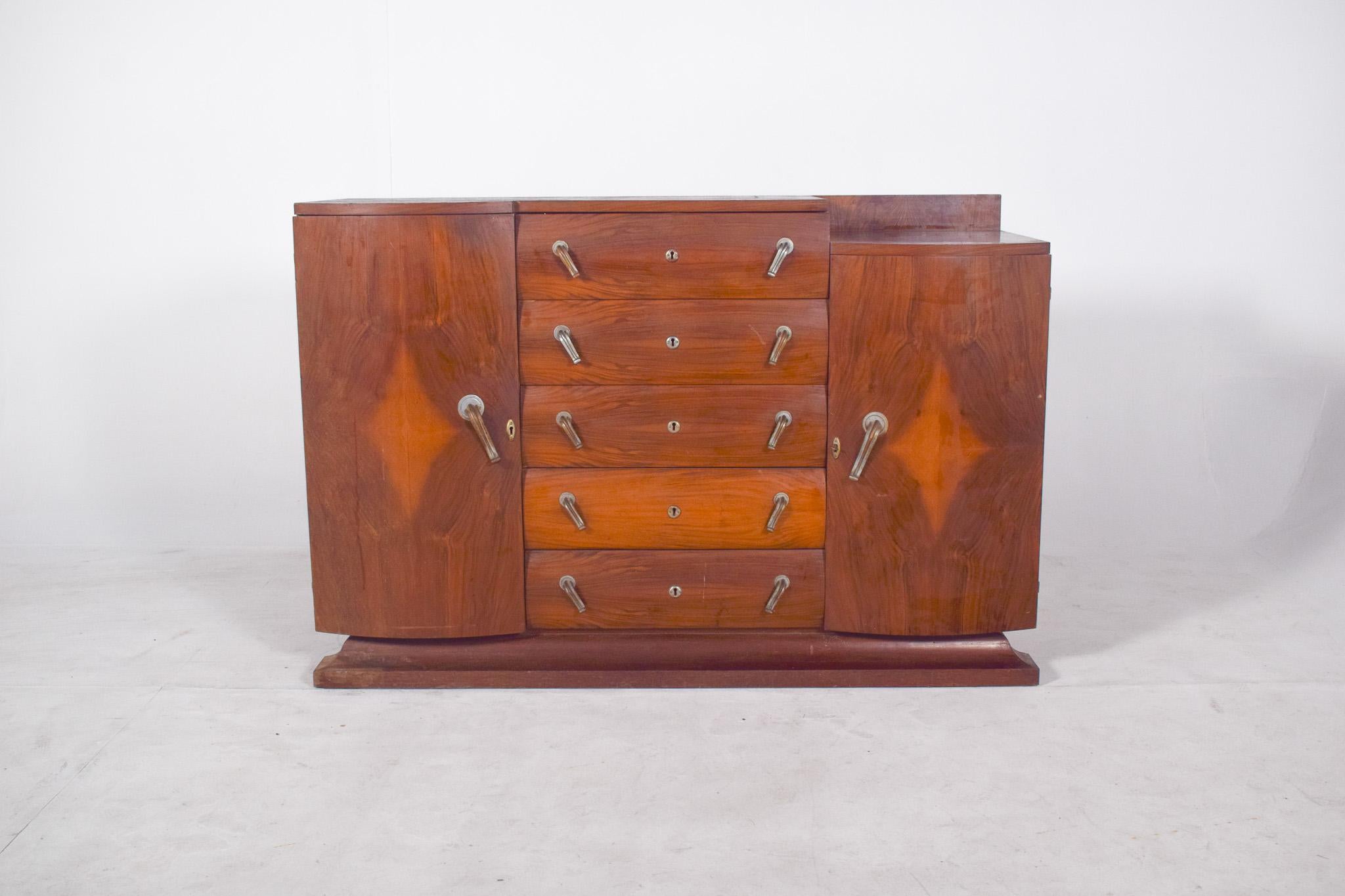 Deco-style portuguese sideboard. It stands out for its geometric lines and elegant symmetry, typical of the decorative style of the 1920s and 1930s. The piece has a robust structure with three well-defined sections: in the centre, five vertically