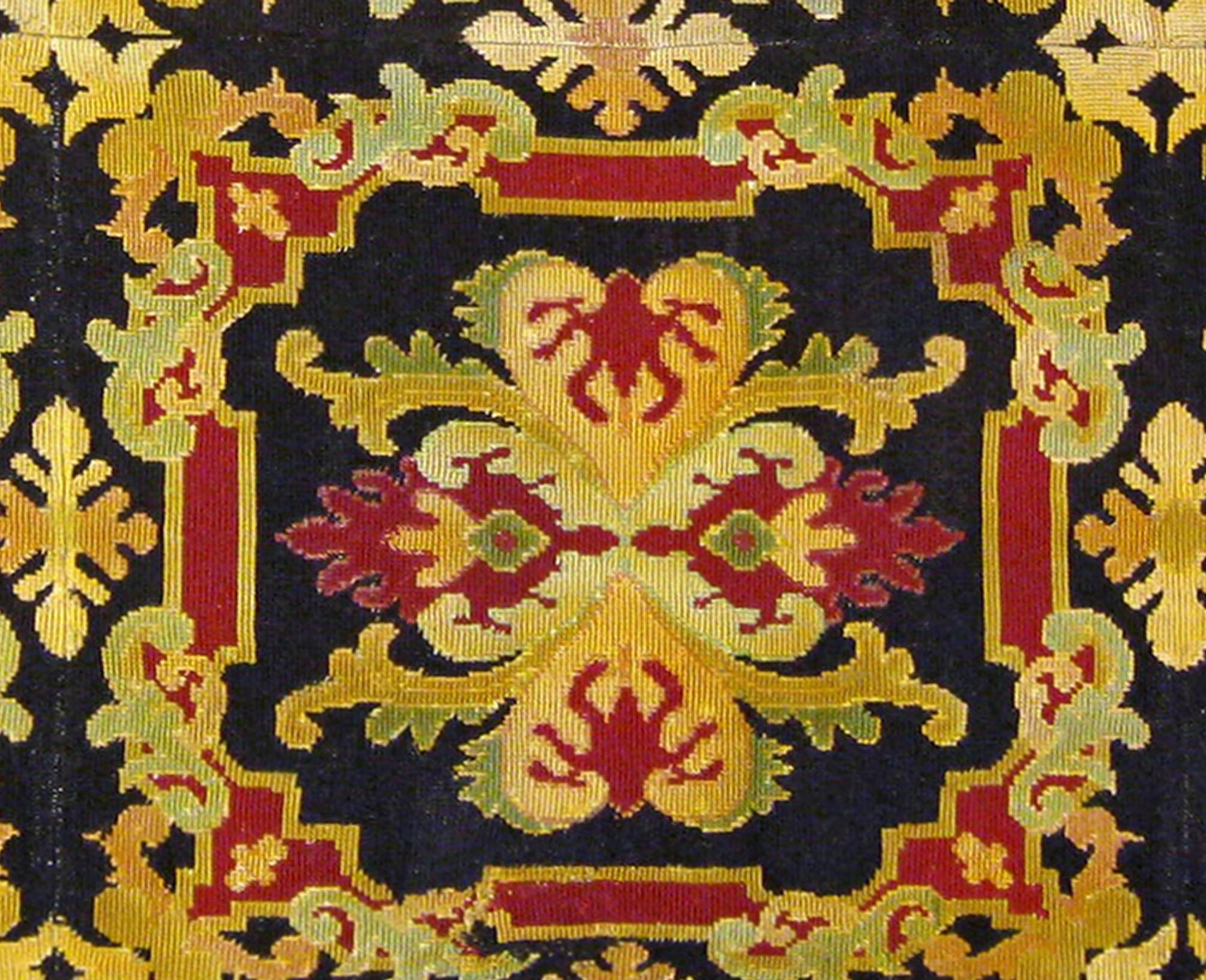 Antique European Decorative Needlepoint Flatweave Carpet, in Small size In Excellent Condition For Sale In New York, NY
