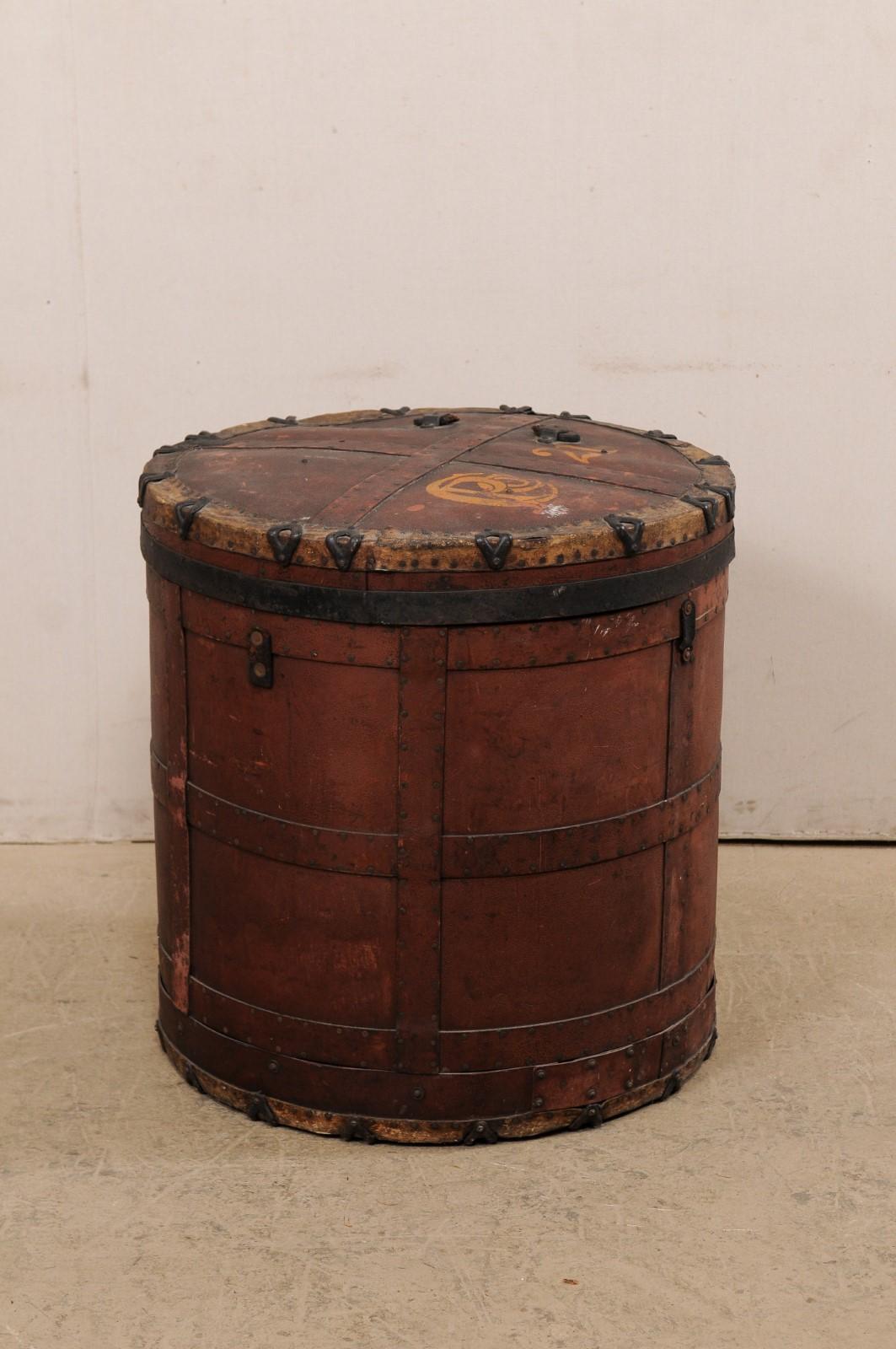 Antique European Drum-Shaped Storage Vessel with Removable Lid Top For Sale 1