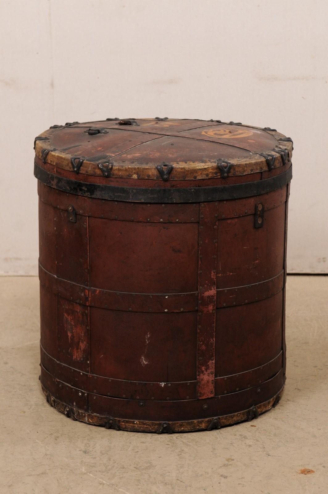 Antique European Drum-Shaped Storage Vessel with Removable Lid Top For Sale 2