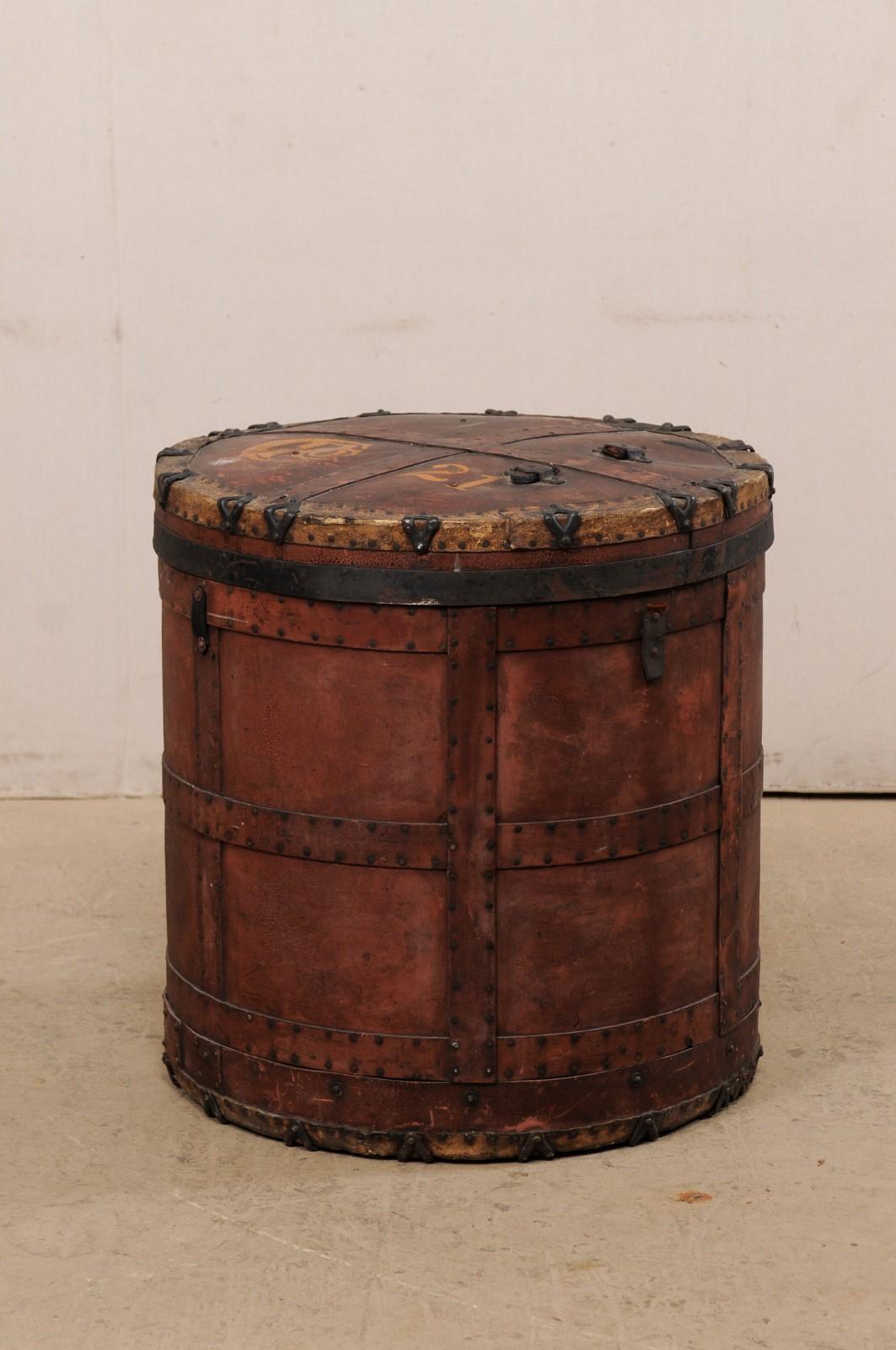 Antique European Drum-Shaped Storage Vessel with Removable Lid Top For Sale 3