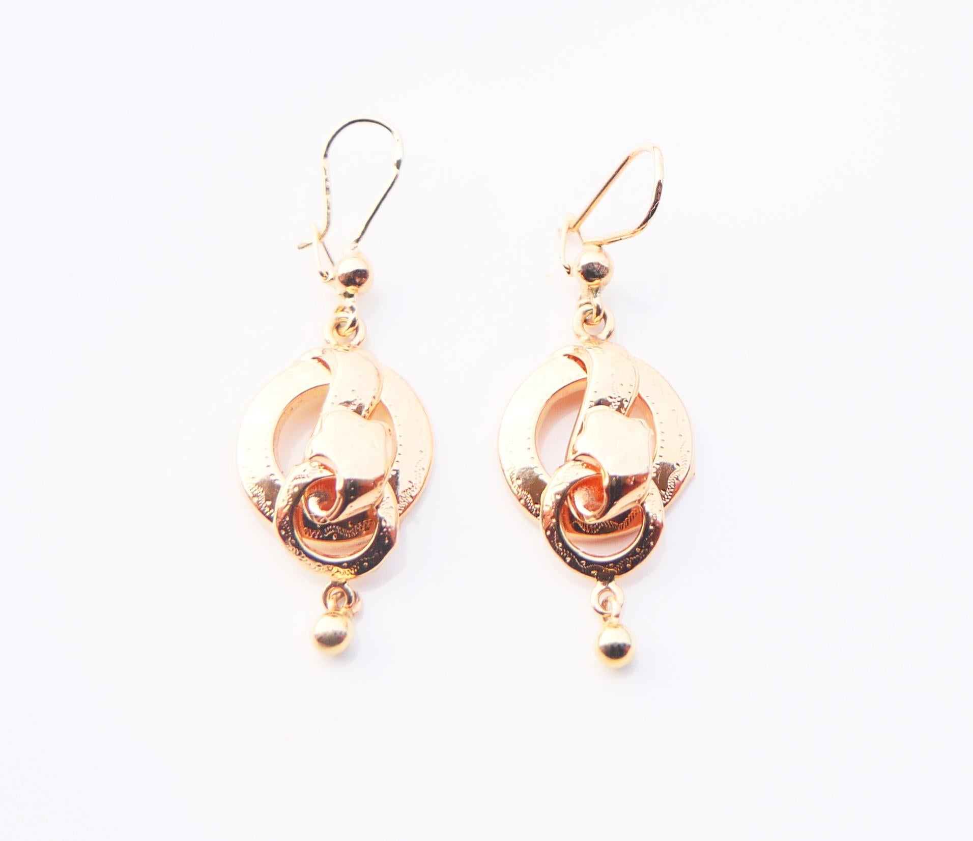 A pair of hand - engraved knot- shaped hooked dangles with freely suspended terminated with two drops .

European hand - made ca. early 20th century. No hallmarks, metal tested solid 18K Orange Gold.

Each earring is 37 mm long suspended. The middle