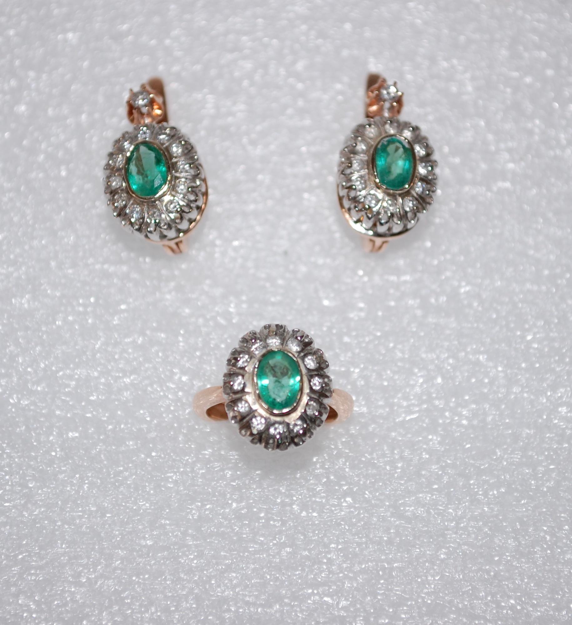 Antique Gold Emerald and Diamond Earrings and Ring For Sale 5