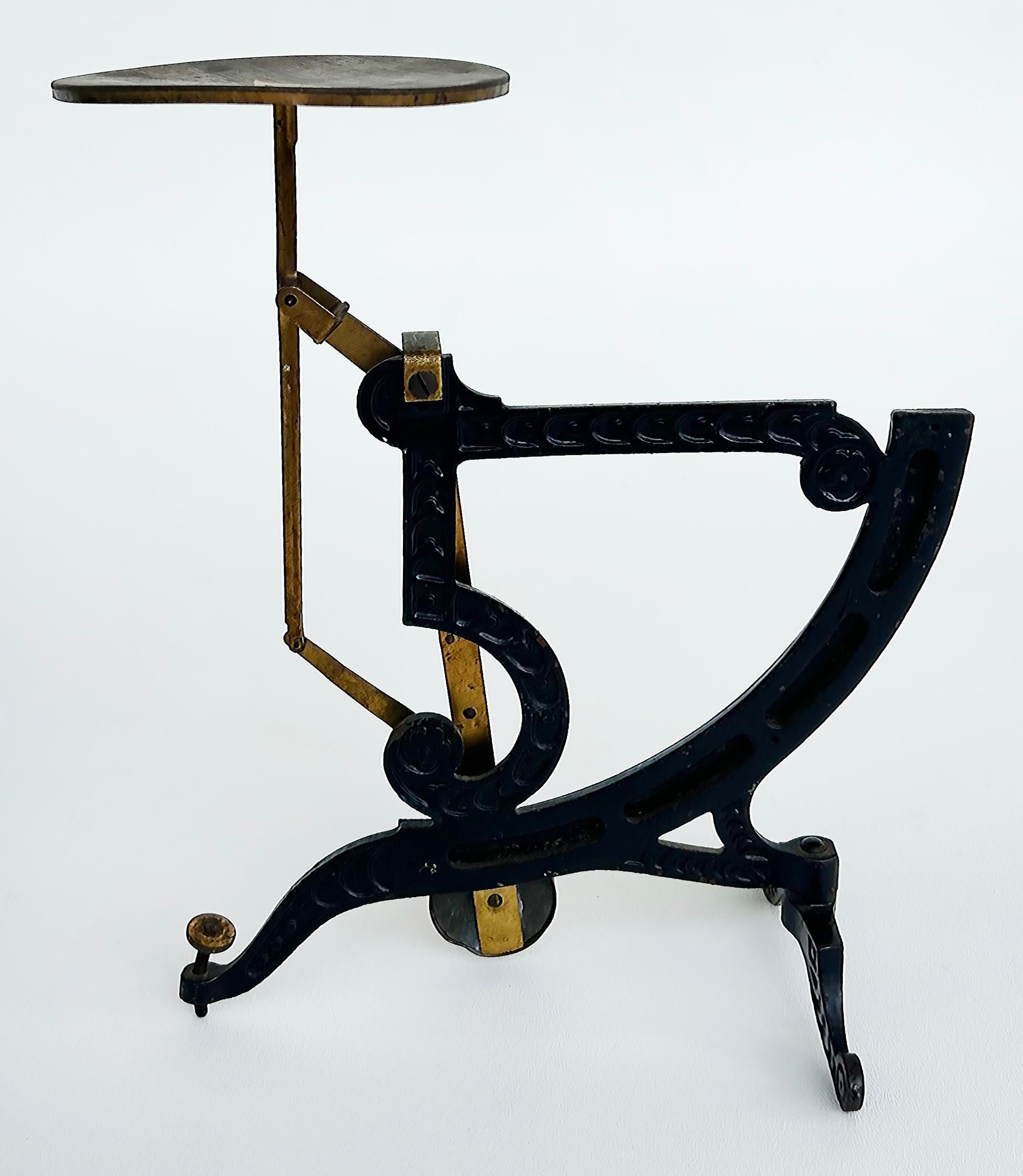 Antique European Enameled Postal Scale with Brass In Fair Condition For Sale In Miami, FL