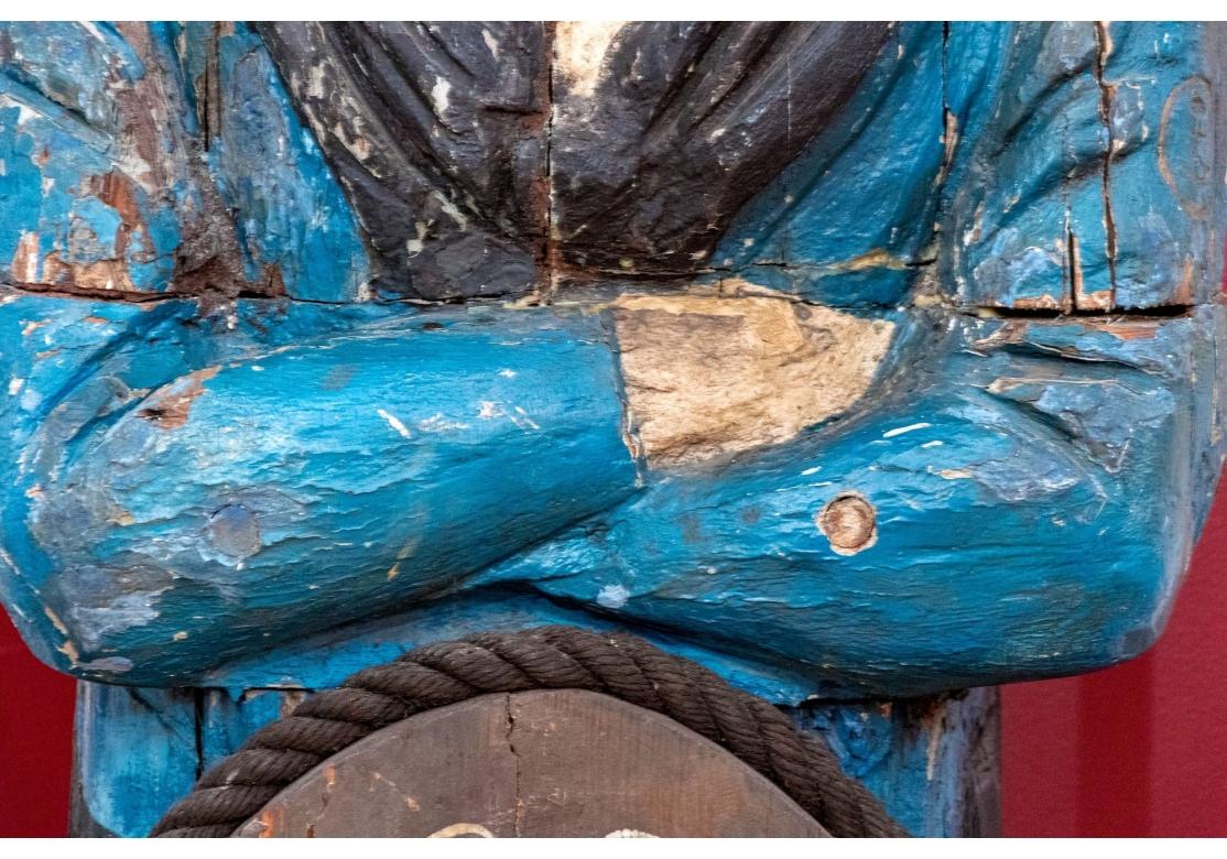 Ancienne enseigne de magasin nautique peinte et sculptée selon les règles de l'art populaire européen Abîmé - En vente à Bridgeport, CT