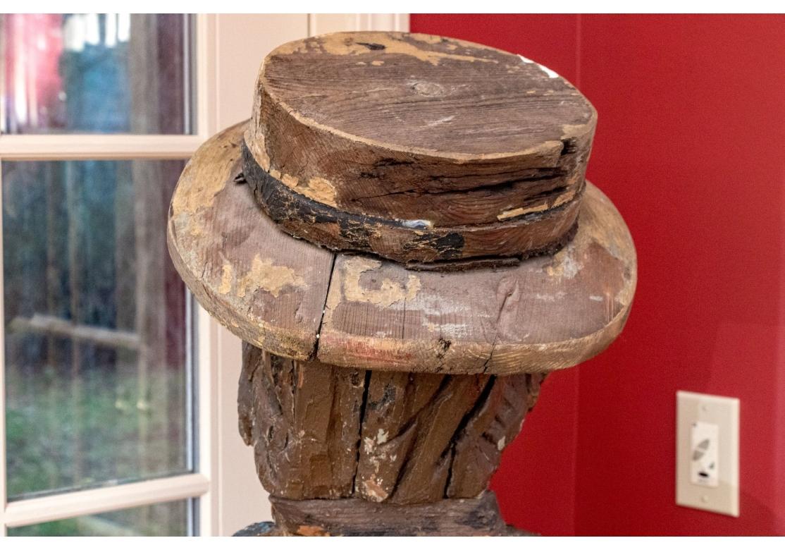 Bois Ancienne enseigne de magasin nautique peinte et sculptée selon les règles de l'art populaire européen en vente