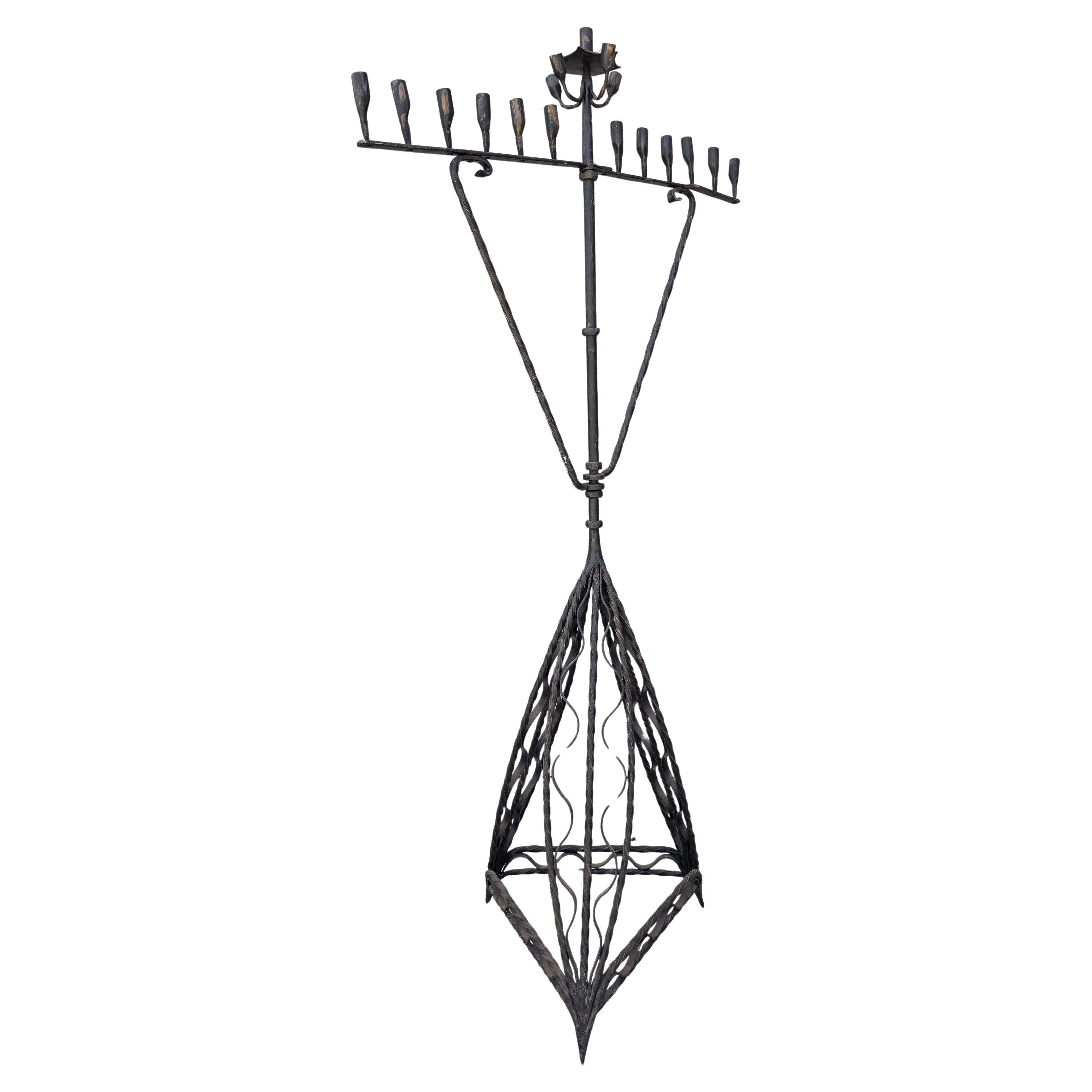 Bougeoir de sol antique en fer forgé européen Candelabra