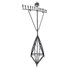 Candelabro de pie de hierro forjado europeo antiguo