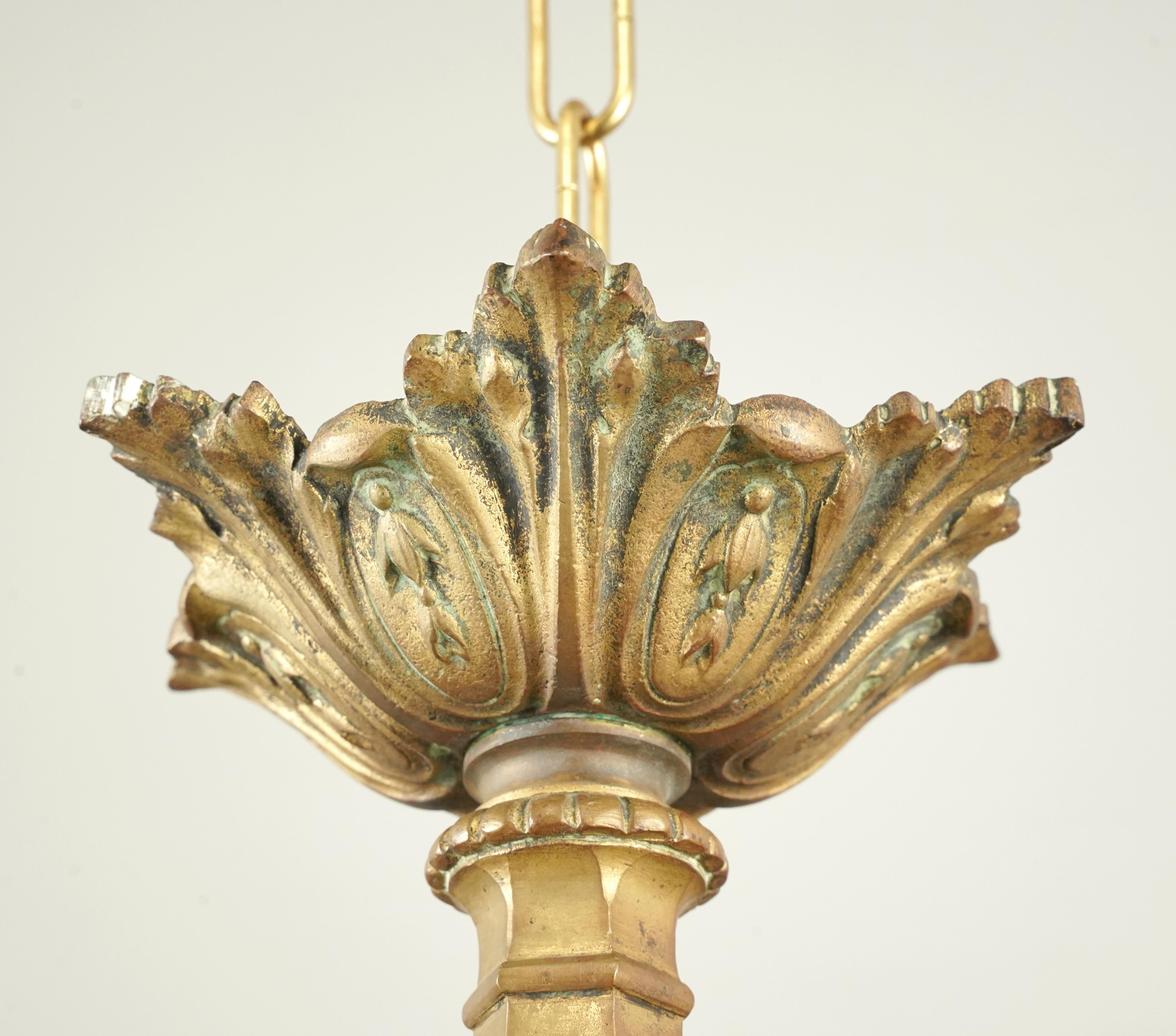 Araña Europea Antigua de Bronce Francés de 6 Brazos en Bueno estado para la venta en New York, NY