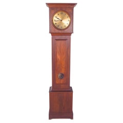 Relojes de pie de madera y relojes de caja larga