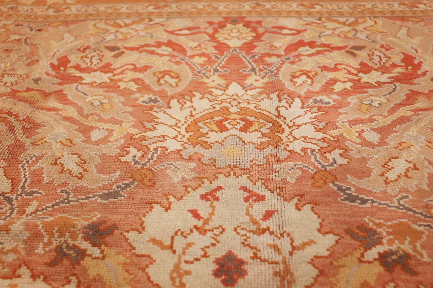 Antiker europäischer irischer Donegal-Teppich. 10 ft 1 in x 13 ft  (Handgeknüpft) im Angebot