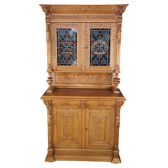 Antico mobile da esposizione europeo Mechelen Renaissance Hunt in Oak con vetro colorato 90