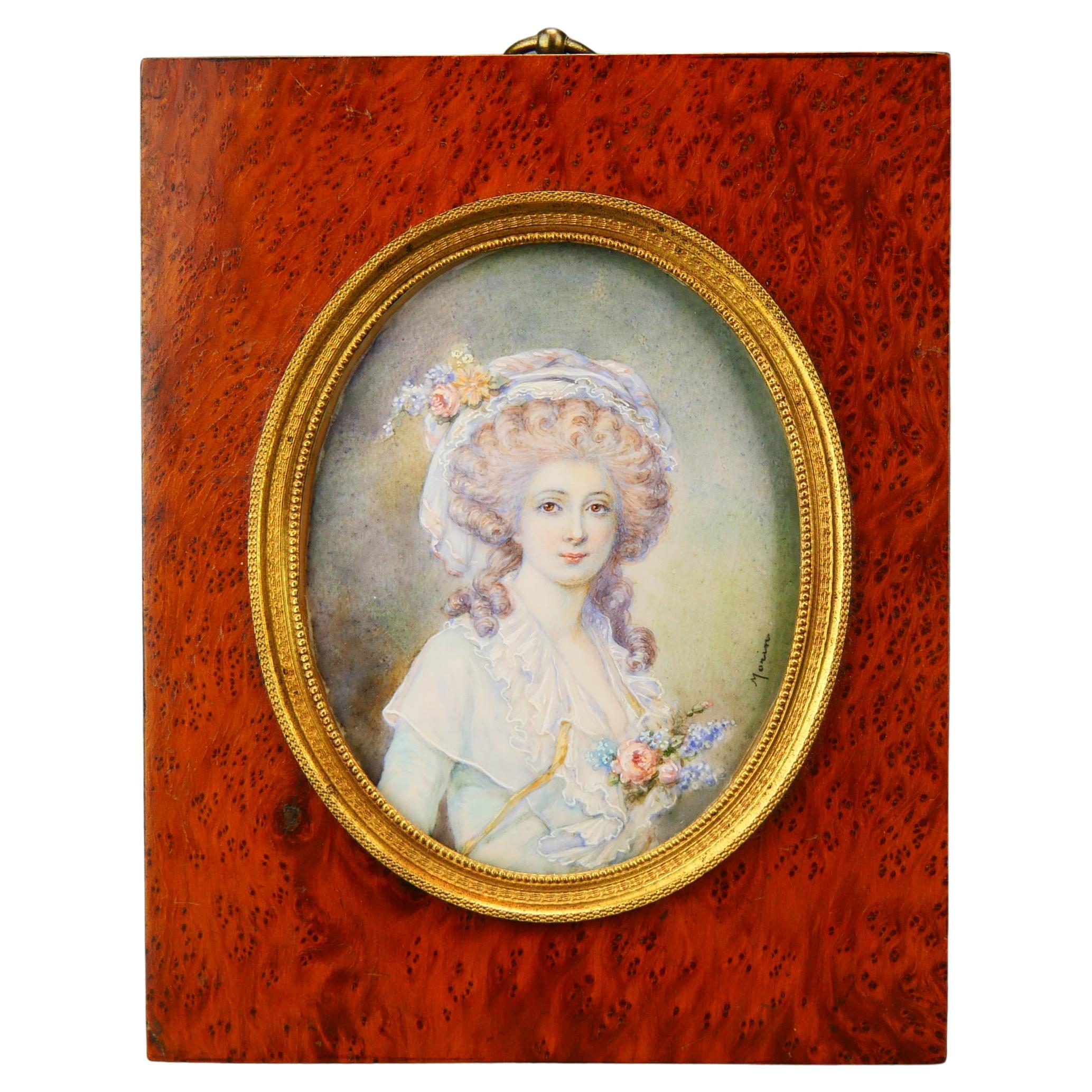 Antike europäische Miniatur Portrait Temperamalerei Frau in feinem Kleid im Angebot