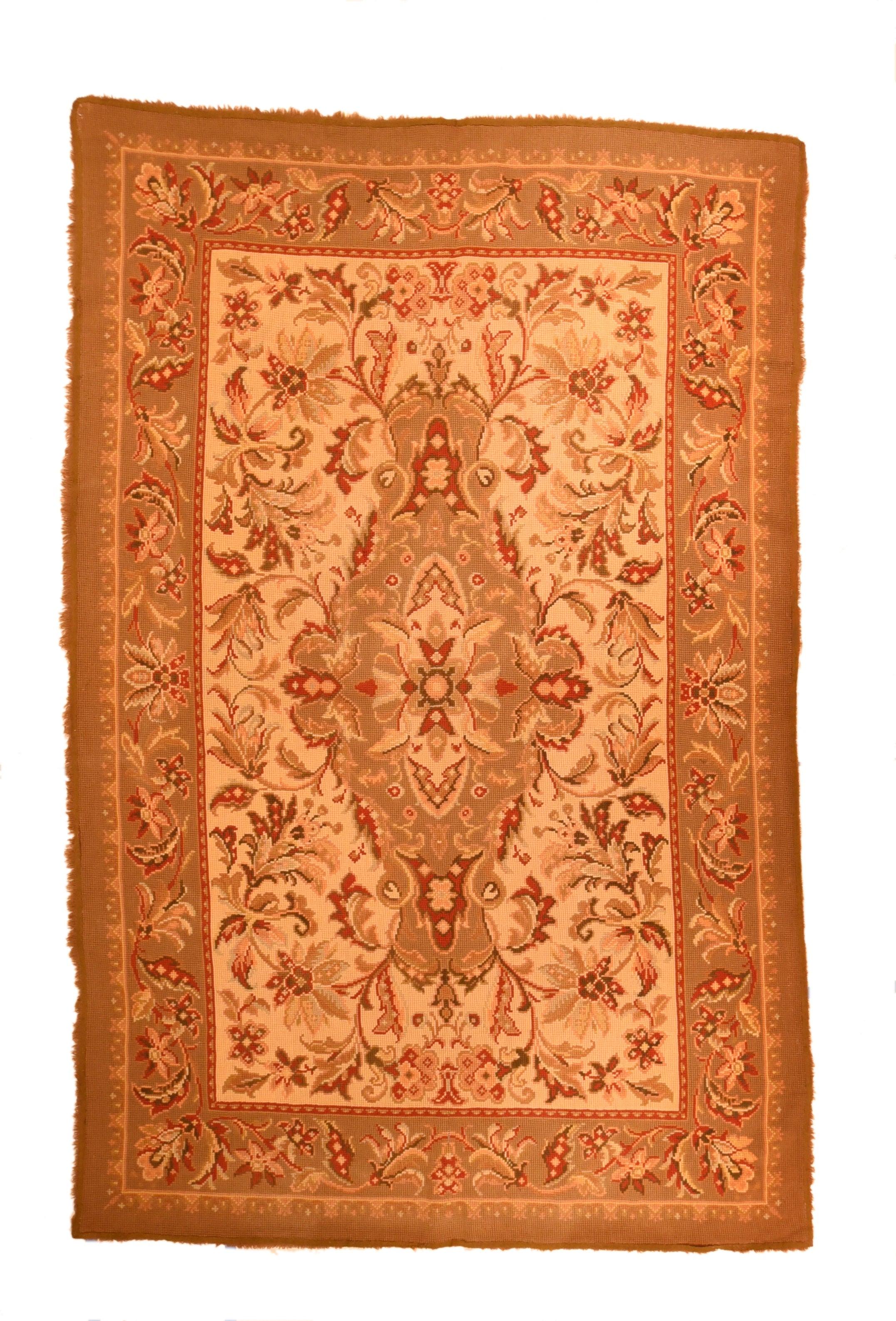 Européen Tapis européen ancien à l'aiguille 4'9'' x 7'6'' en vente