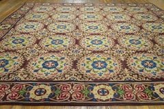 Magnifique tapis ancien de broderie au point de croix, de style folk art, aux motifs floraux circulaires uniques, de couleur marron, datant des années 1880