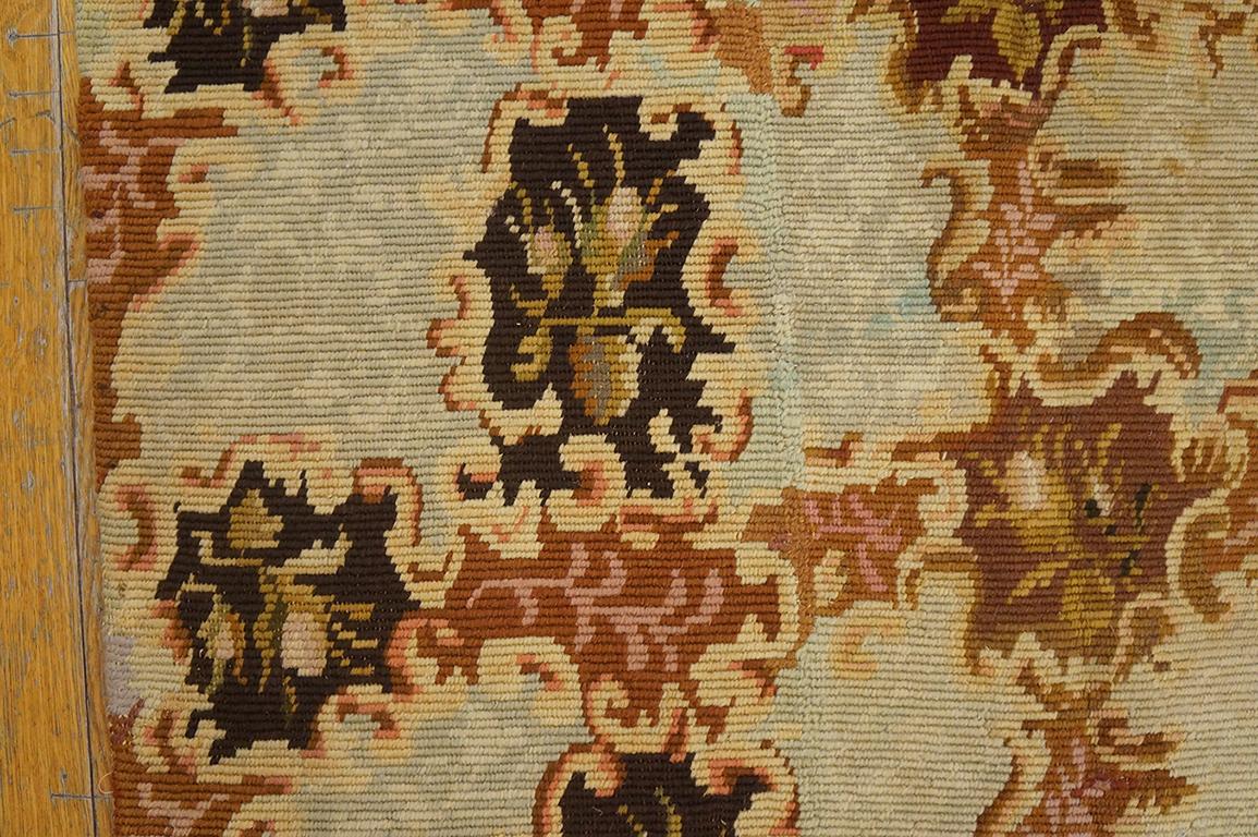 Antiker europäischer Gobelinstickerei-Teppich 4' 8 Zoll x 5' 6 Zoll im Zustand „Gut“ im Angebot in New York, NY