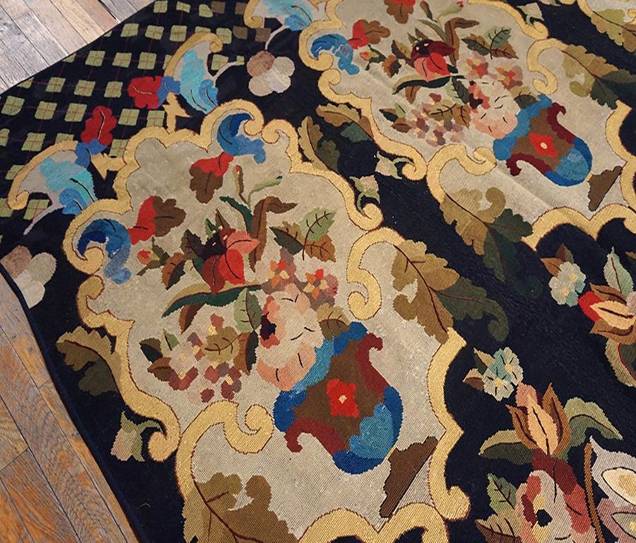 Antiker europäischer Gobelinstickerei-Teppich, 2,25 m x 2,25 m, antik im Zustand „Gut“ im Angebot in New York, NY