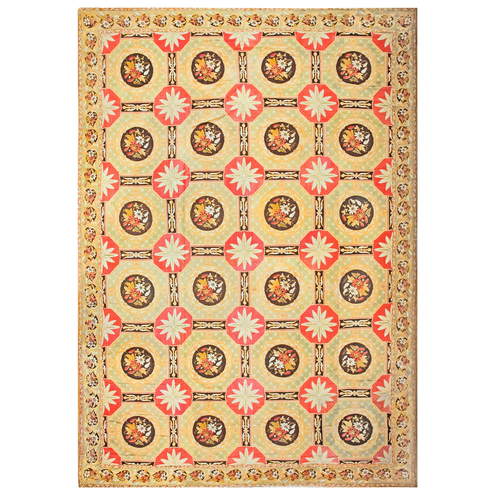 Tapis européen ancien en point de croix 13'6 "x 19'0" en vente