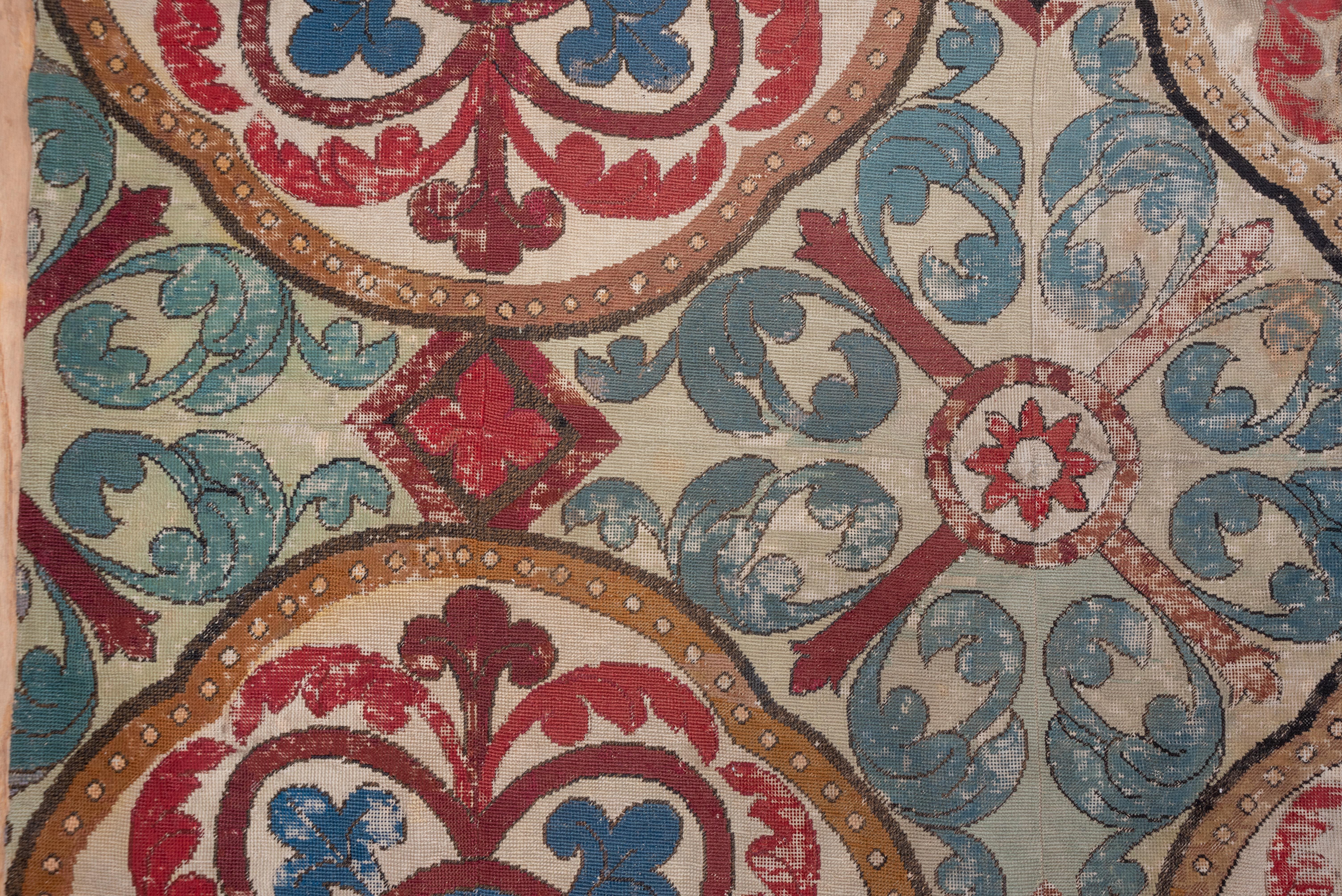 Antiker viktorianischer europäischer Gobelinstickerei-Teppich, 1870er Jahre, Rot-Grün und Blautöne (Spätes 19. Jahrhundert) im Angebot